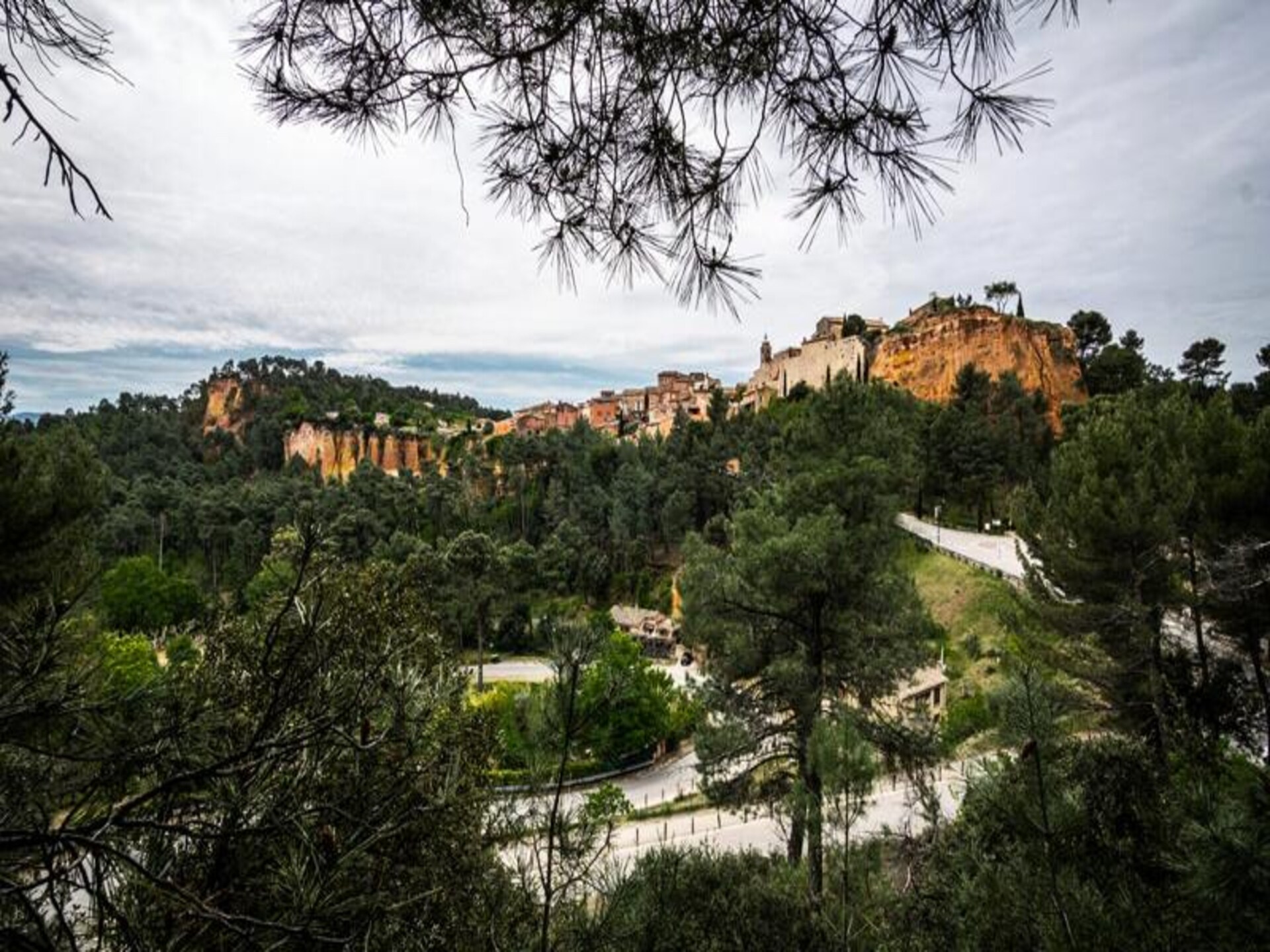 Provençaalse boerderij met verwarmd zwembad en uitzicht op Roussillon - foto 37