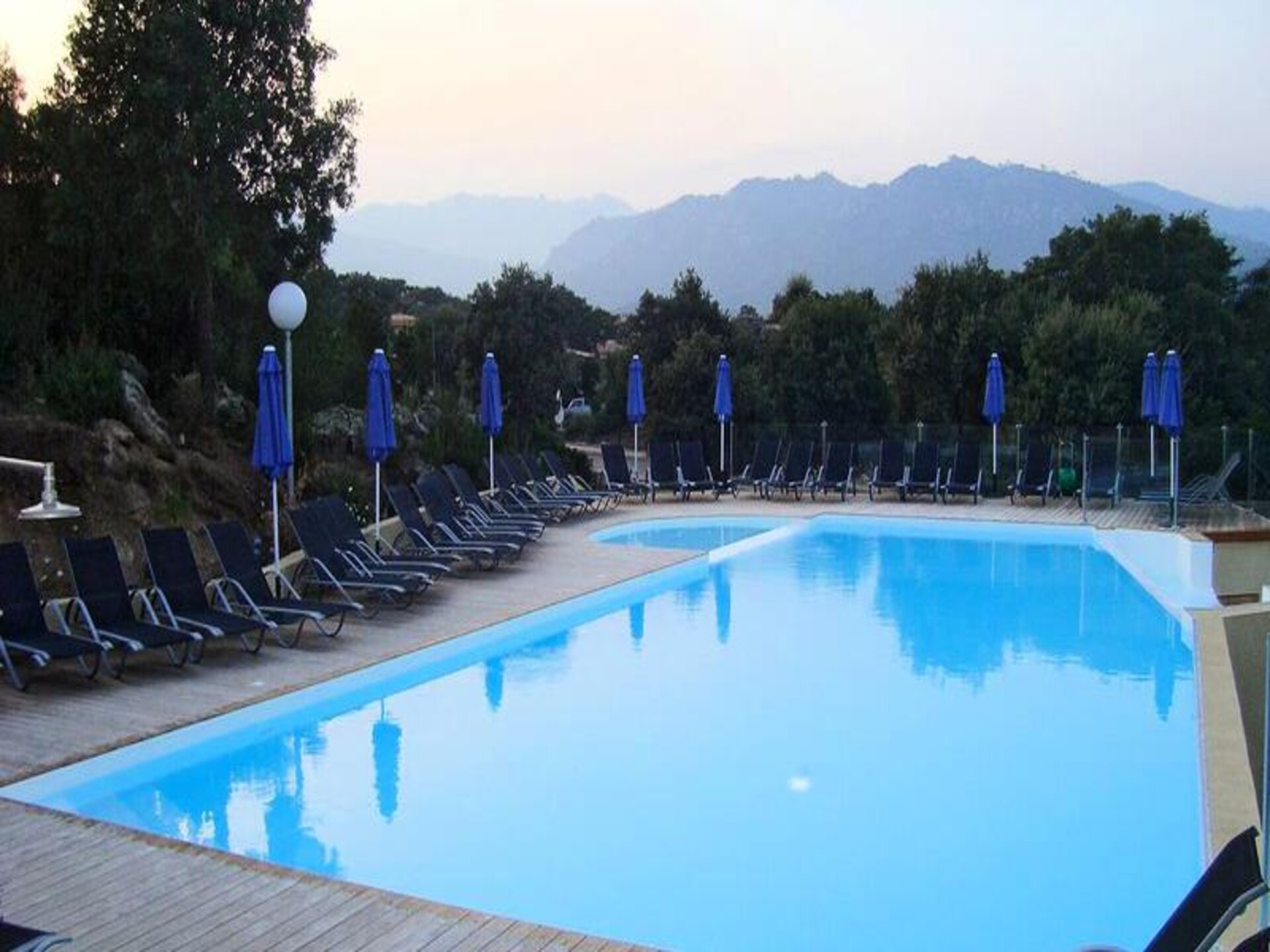 Ruime vakantievilla nabij strand Porto-Vecchio met privétuin en zwembad - foto 2