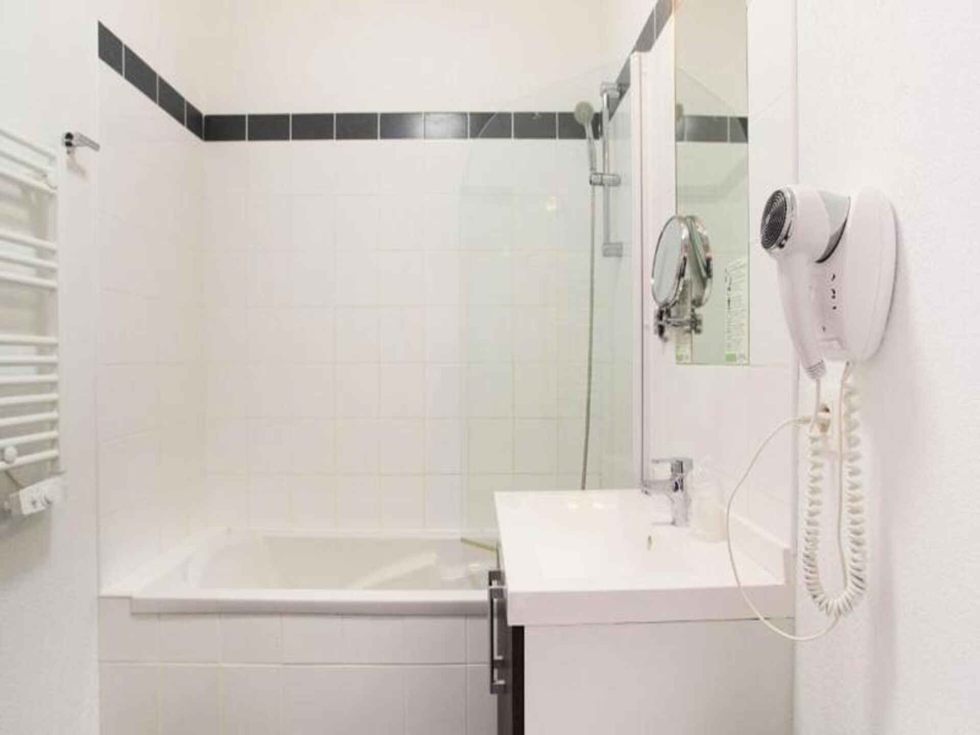 Studio voor 2 met airco, tuin en zwembad op 300m van strand in Sète - foto 16