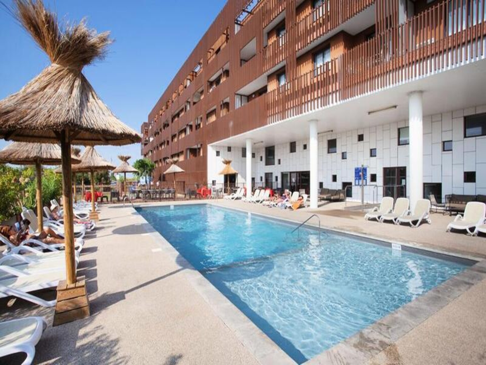 Ruim 8-persoons appartement met terras op 300m van het strand in Sète - foto 11