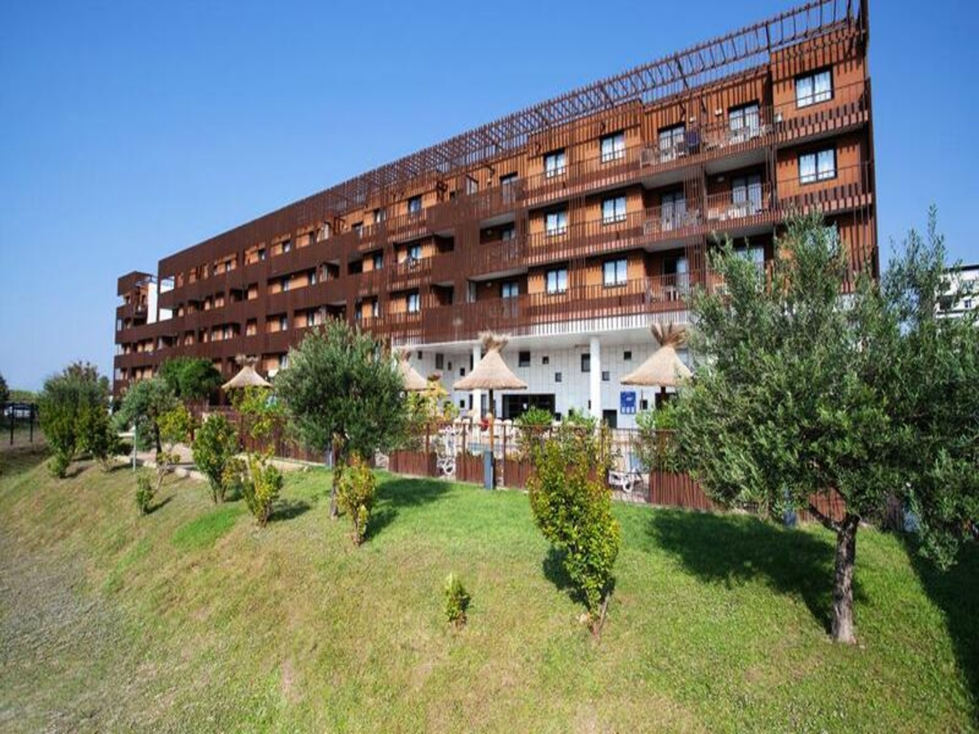 Ruim 8-persoons appartement met terras op 300m van het strand in Sète - foto 13