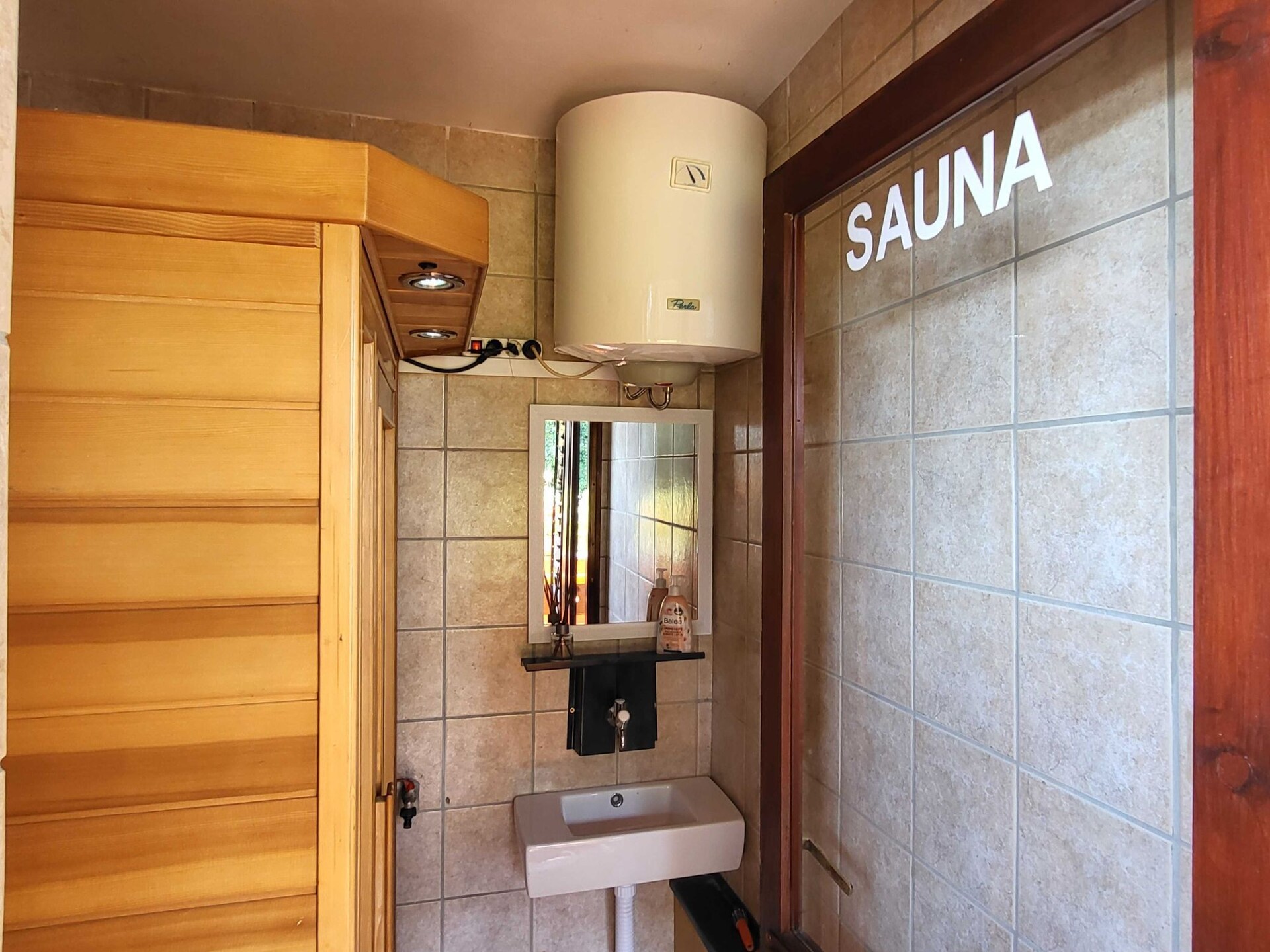 Vrijstaand vakantiehuis met sauna en hot tub nabij de rivier in Brežice - foto 33