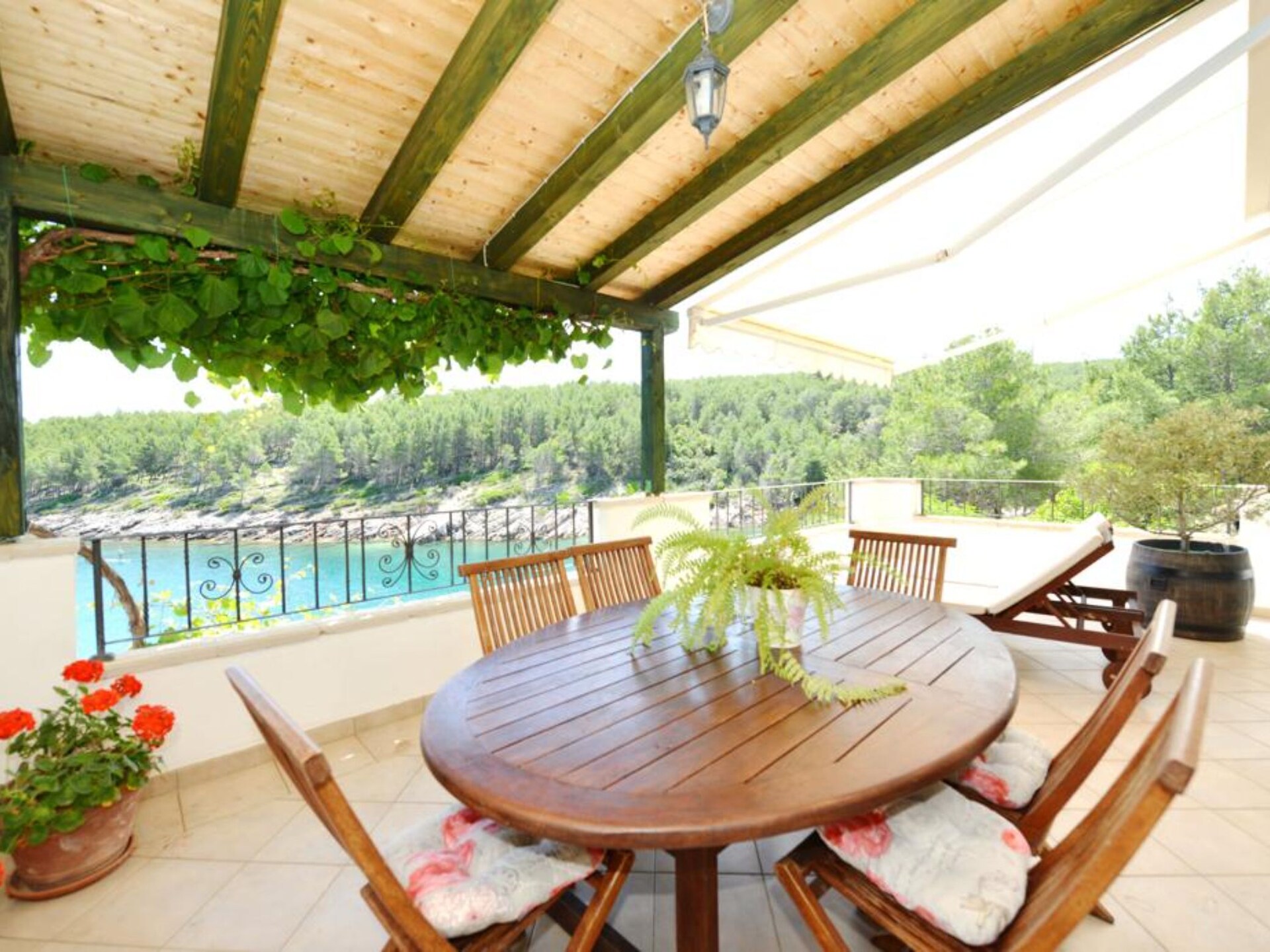 Appartement Maslina aan zee in Vrboska – 30 meter van het strand - foto 34