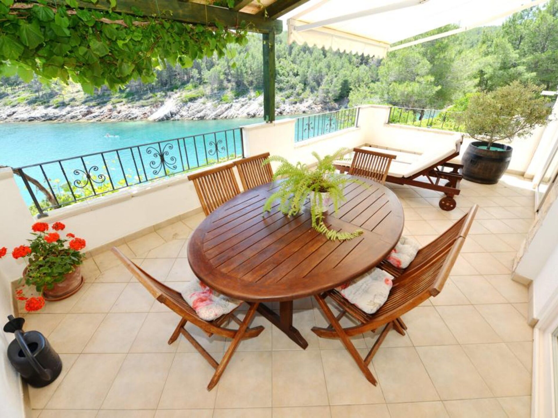 Appartement Maslina aan zee in Vrboska – 30 meter van het strand - foto 24