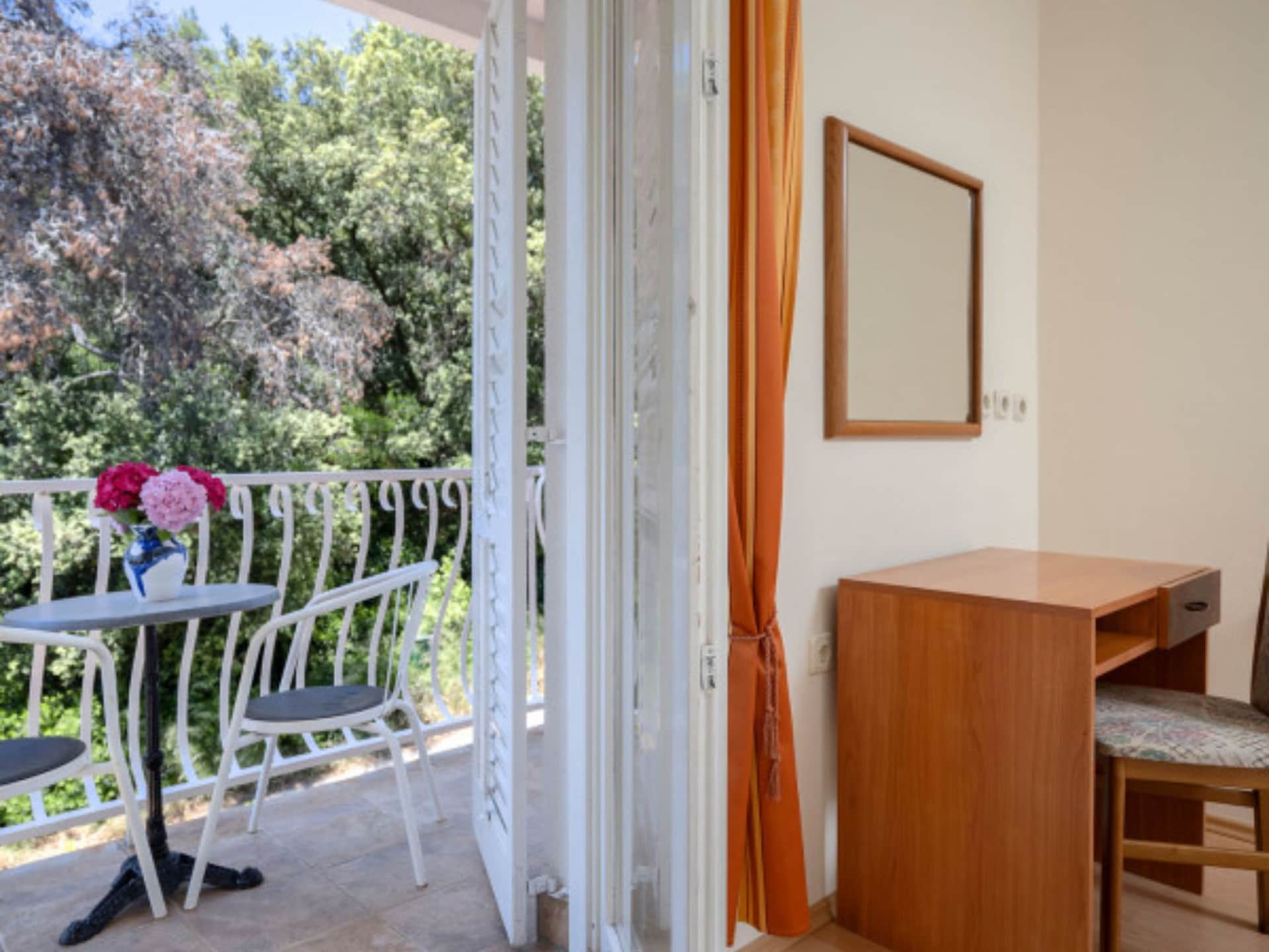 Ruim appartement voor 6 aan zee in Vrboska, Hvar – 200m van strand - foto 4