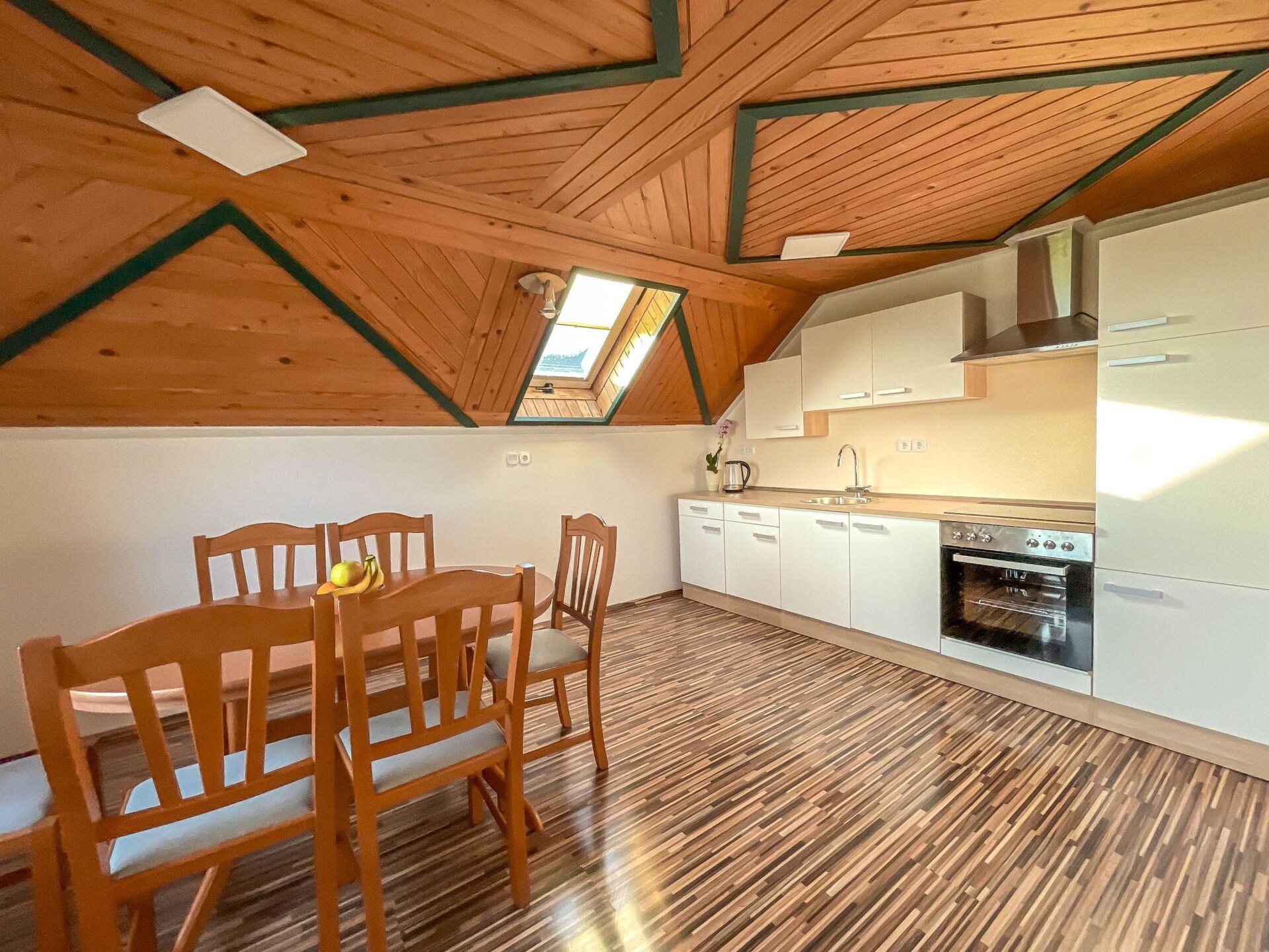 Kleurrijk appartement met balkon en uitzicht op de Alpen in Preddvor - foto 4
