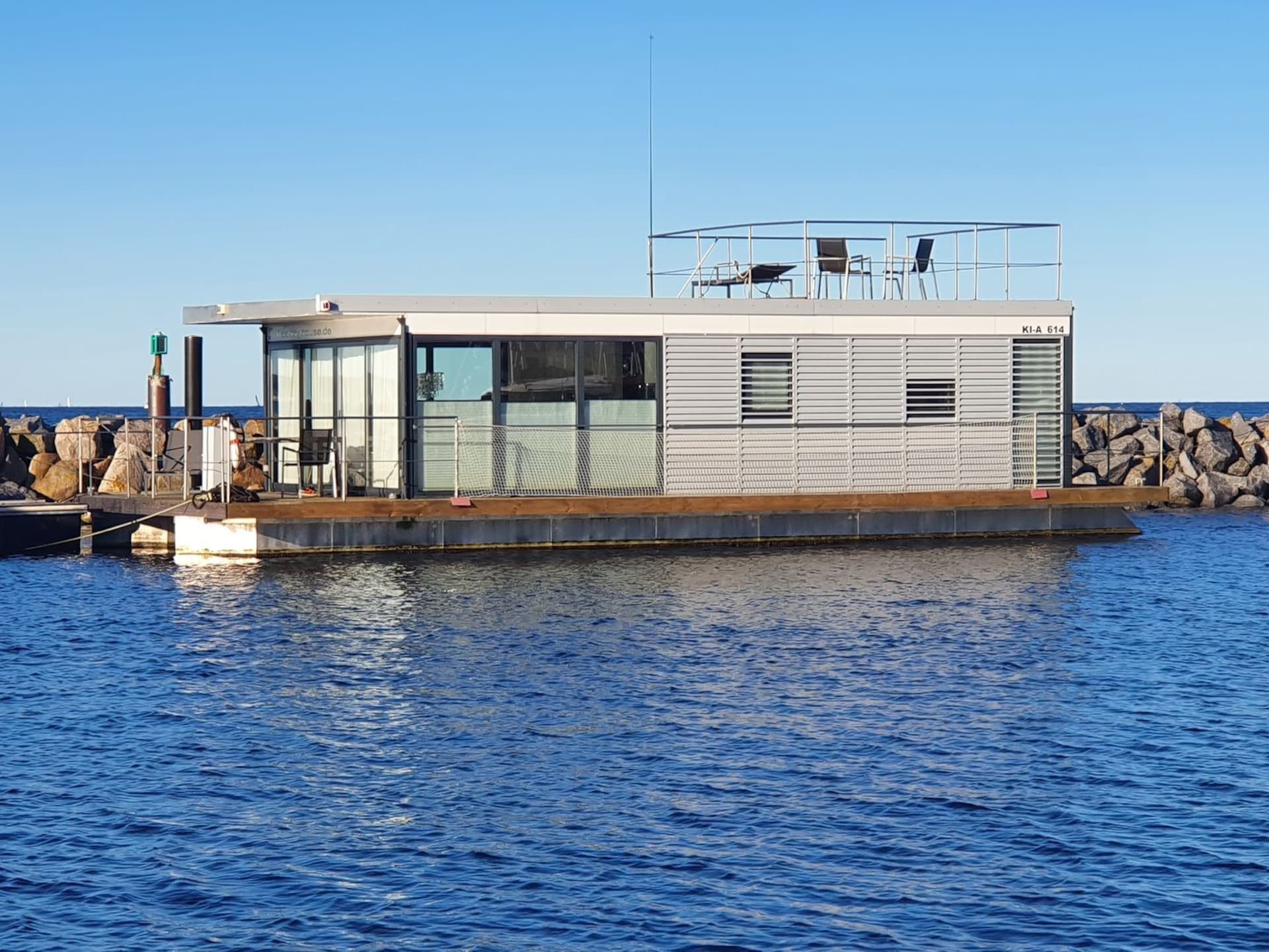 Dichtbij centrum Laboe: Unieke woonboot voor 3 personen - foto 1