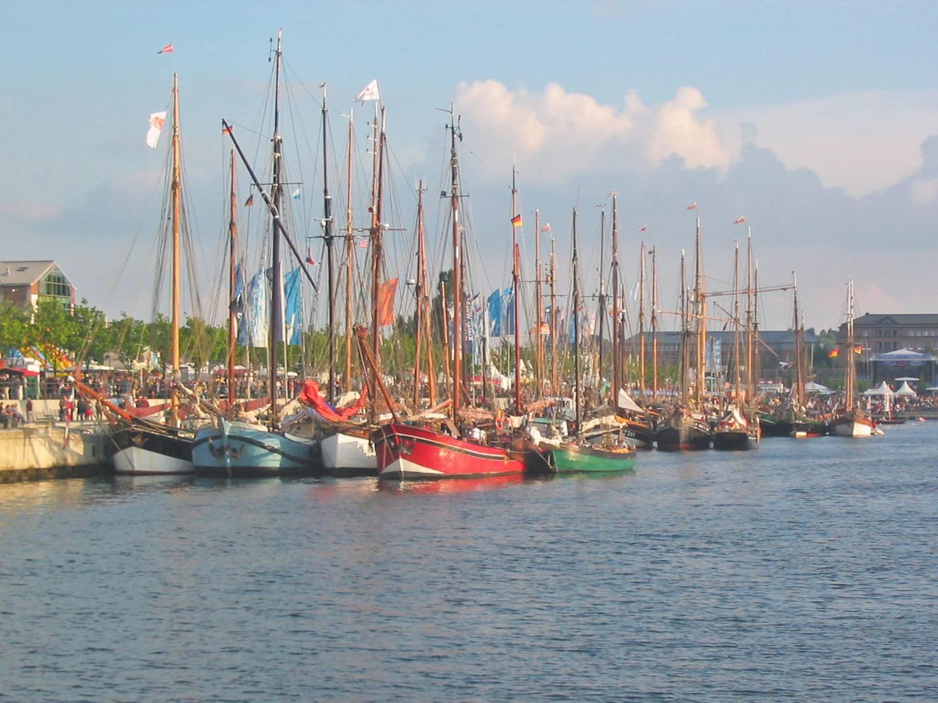 Dichtbij centrum Laboe: Unieke woonboot voor 3 personen - foto 15