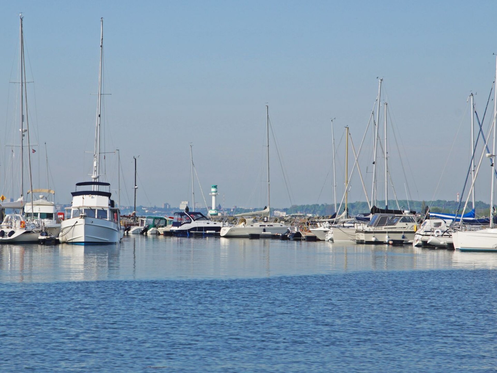 Dichtbij centrum Laboe: Unieke woonboot voor 3 personen - foto 14