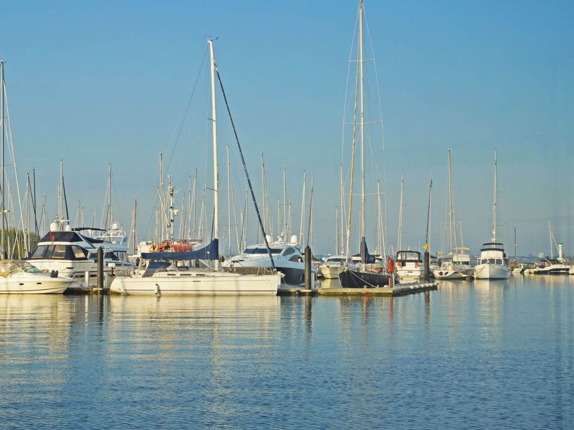 Dichtbij centrum Laboe: Unieke woonboot voor 3 personen - foto 13
