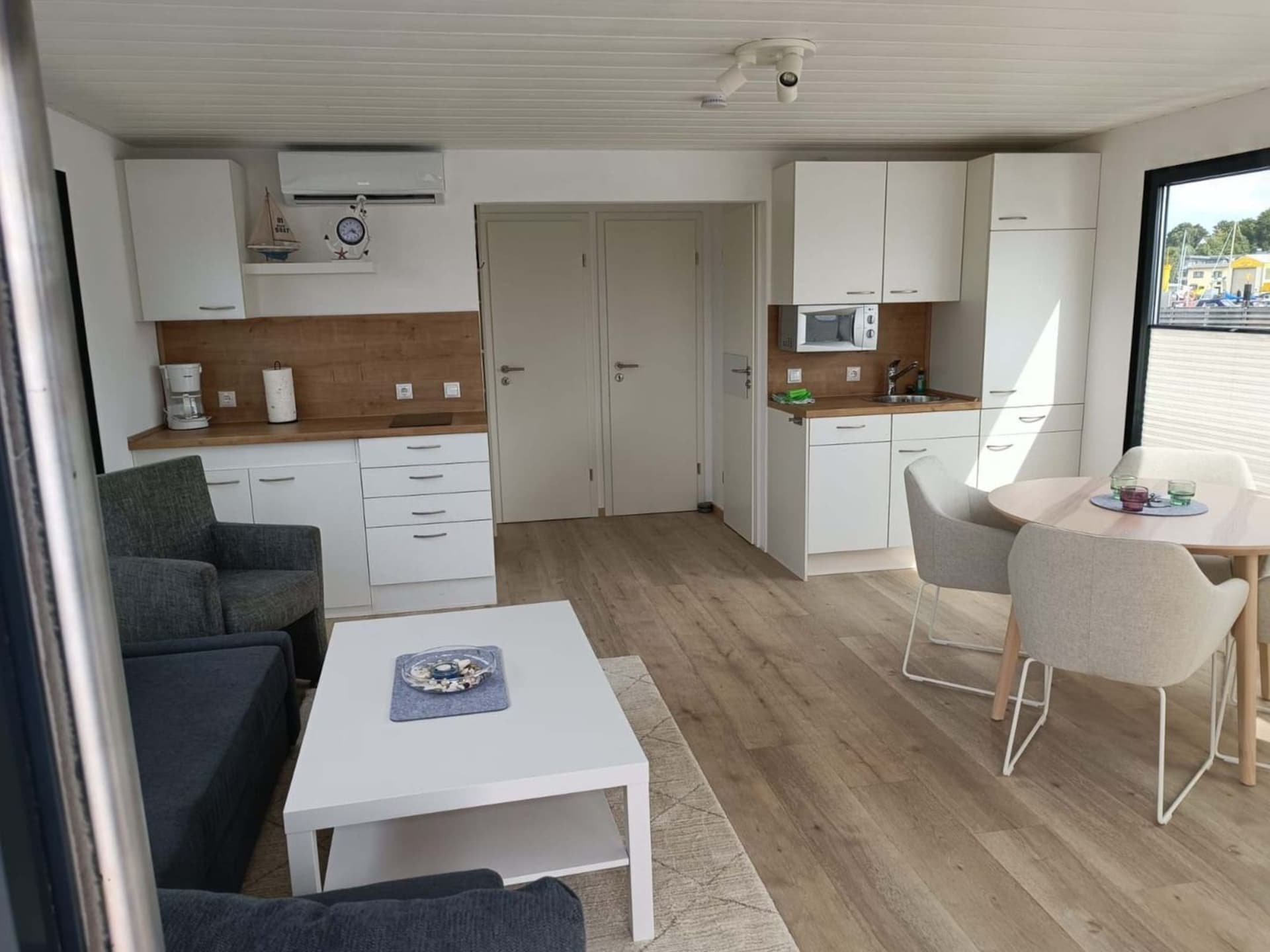 Dichtbij centrum Laboe: Unieke woonboot voor 3 personen - foto 5