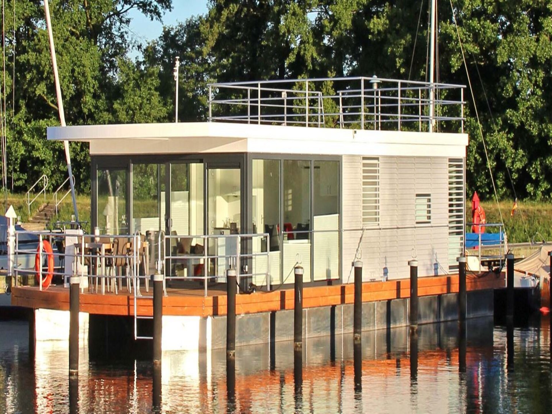 Woonboot Undine in Ueckermünde – 4 pers. aan lagune en rivier - foto 1