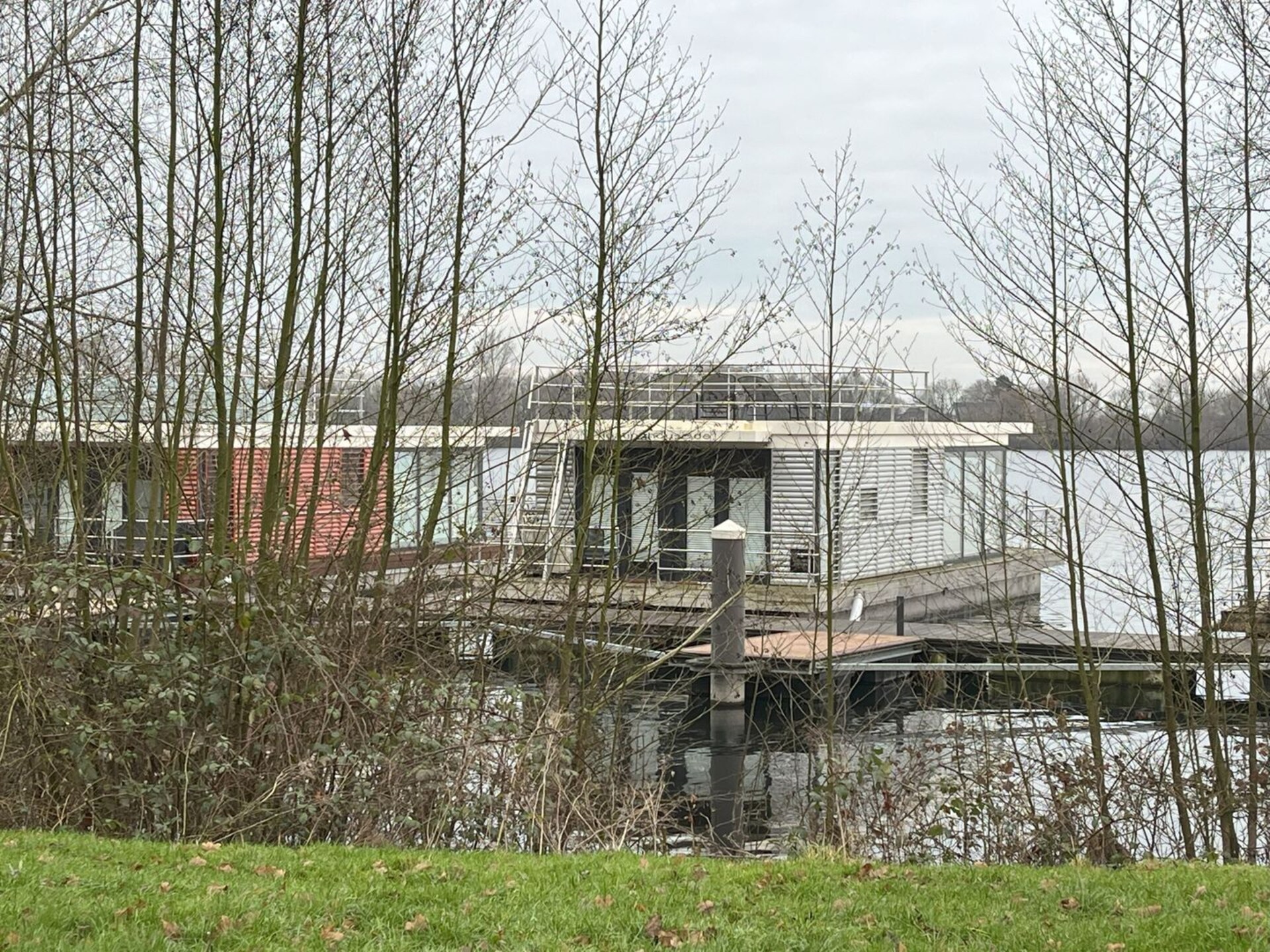 Woonboot Floating 44 aan het water bij Xanten – puur genieten met z’n twee - foto 3
