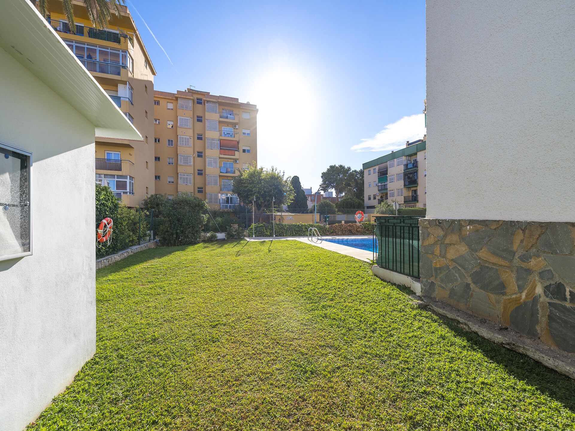 Compact appartement aan de golfbaan, 450 meter van het strand in Torremolinos - foto 18