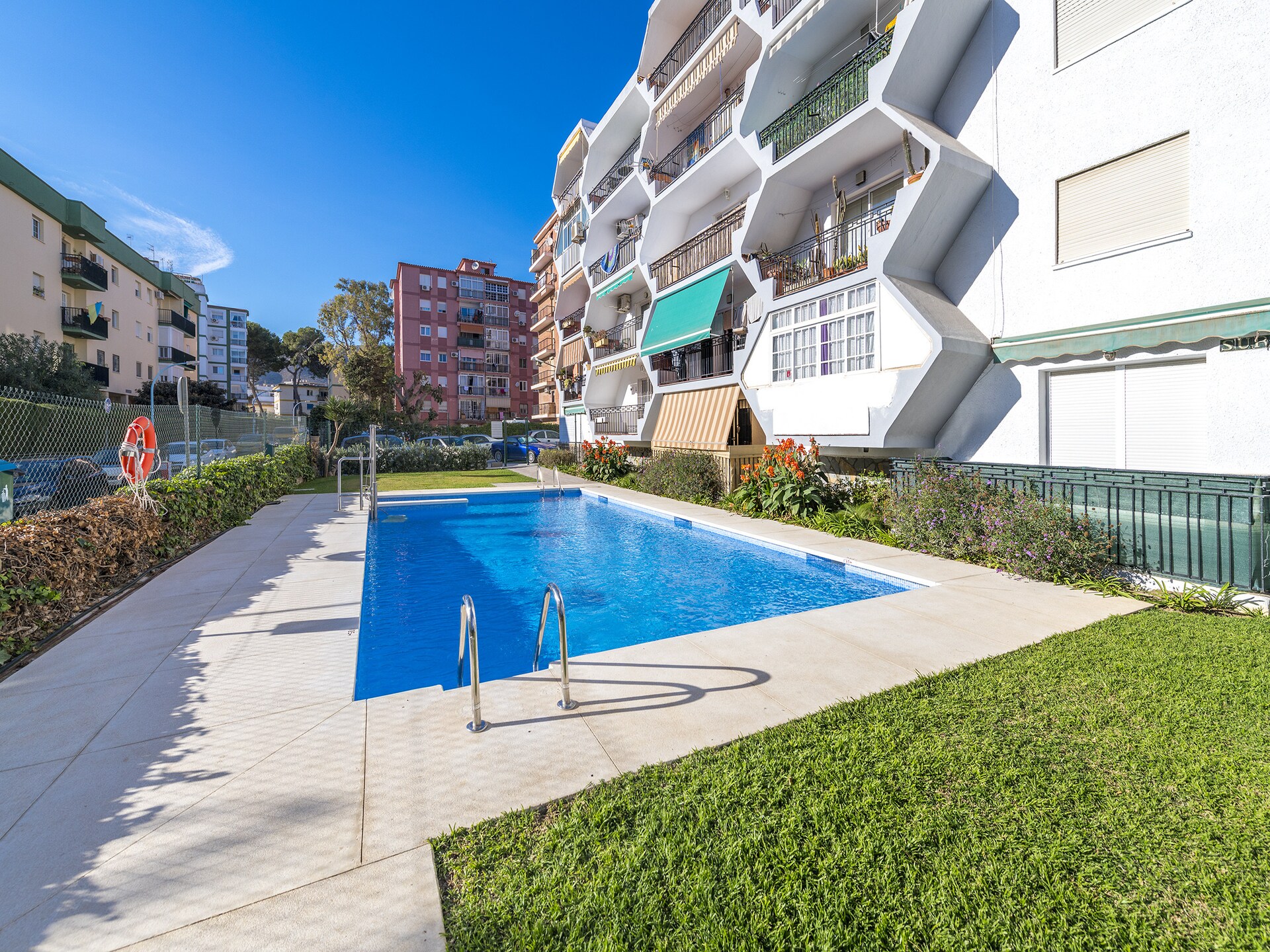 Compact appartement aan de golfbaan, 450 meter van het strand in Torremolinos - foto 12