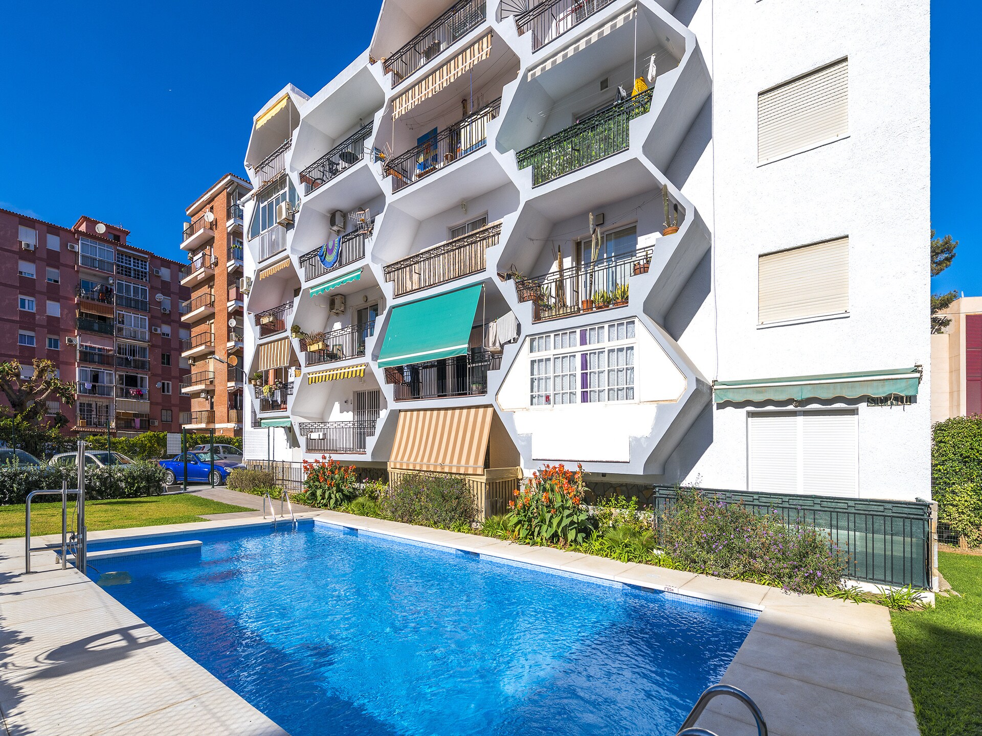 Compact appartement aan de golfbaan, 450 meter van het strand in Torremolinos - foto 1