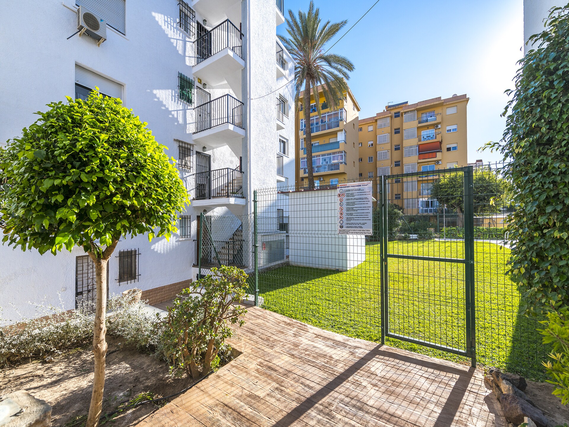 Compact appartement aan de golfbaan, 450 meter van het strand in Torremolinos - foto 21