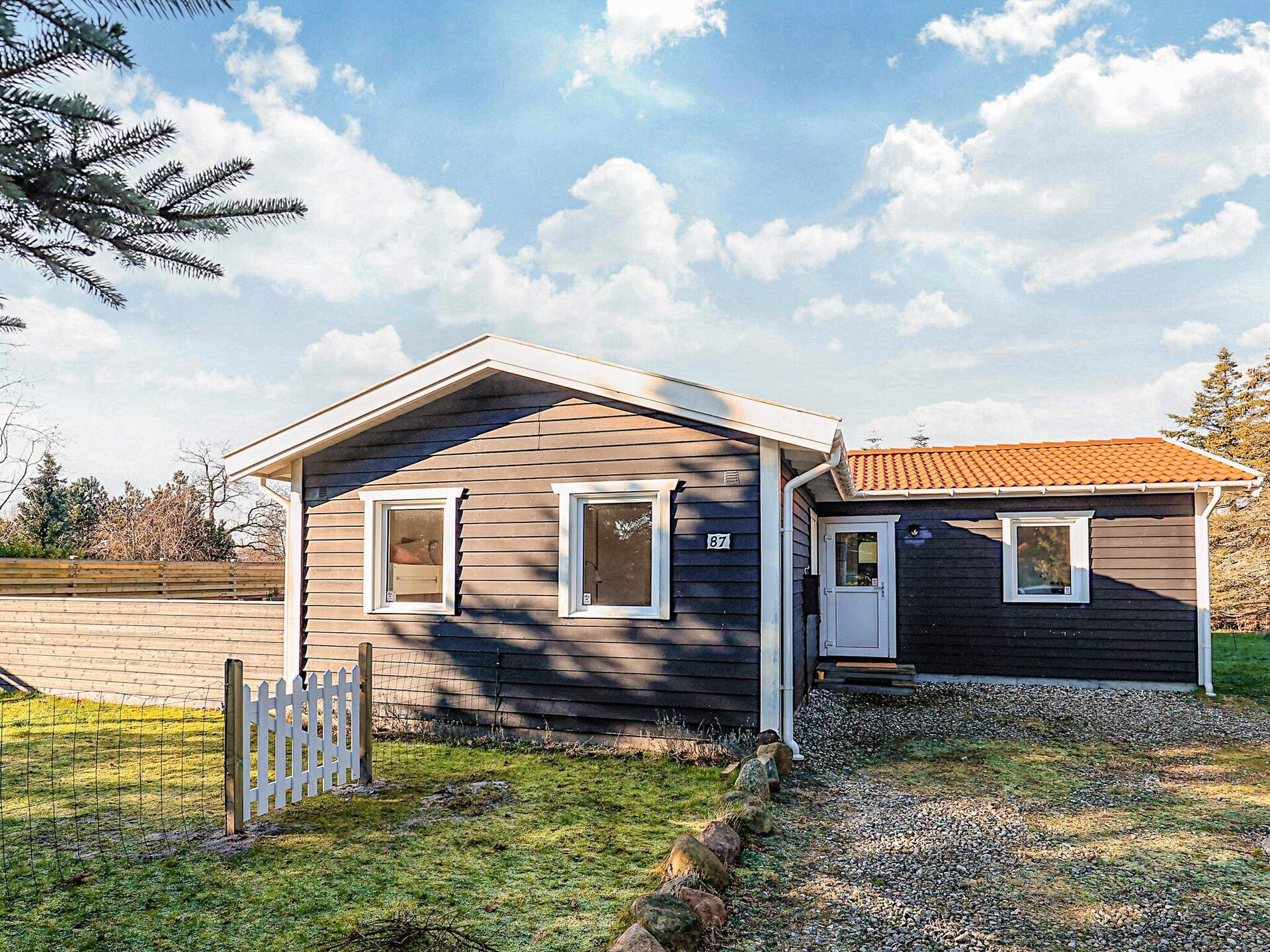 Ruim vakantiehuis met privé-zwembad, sauna en whirlpool op 1 km van strand - foto 2