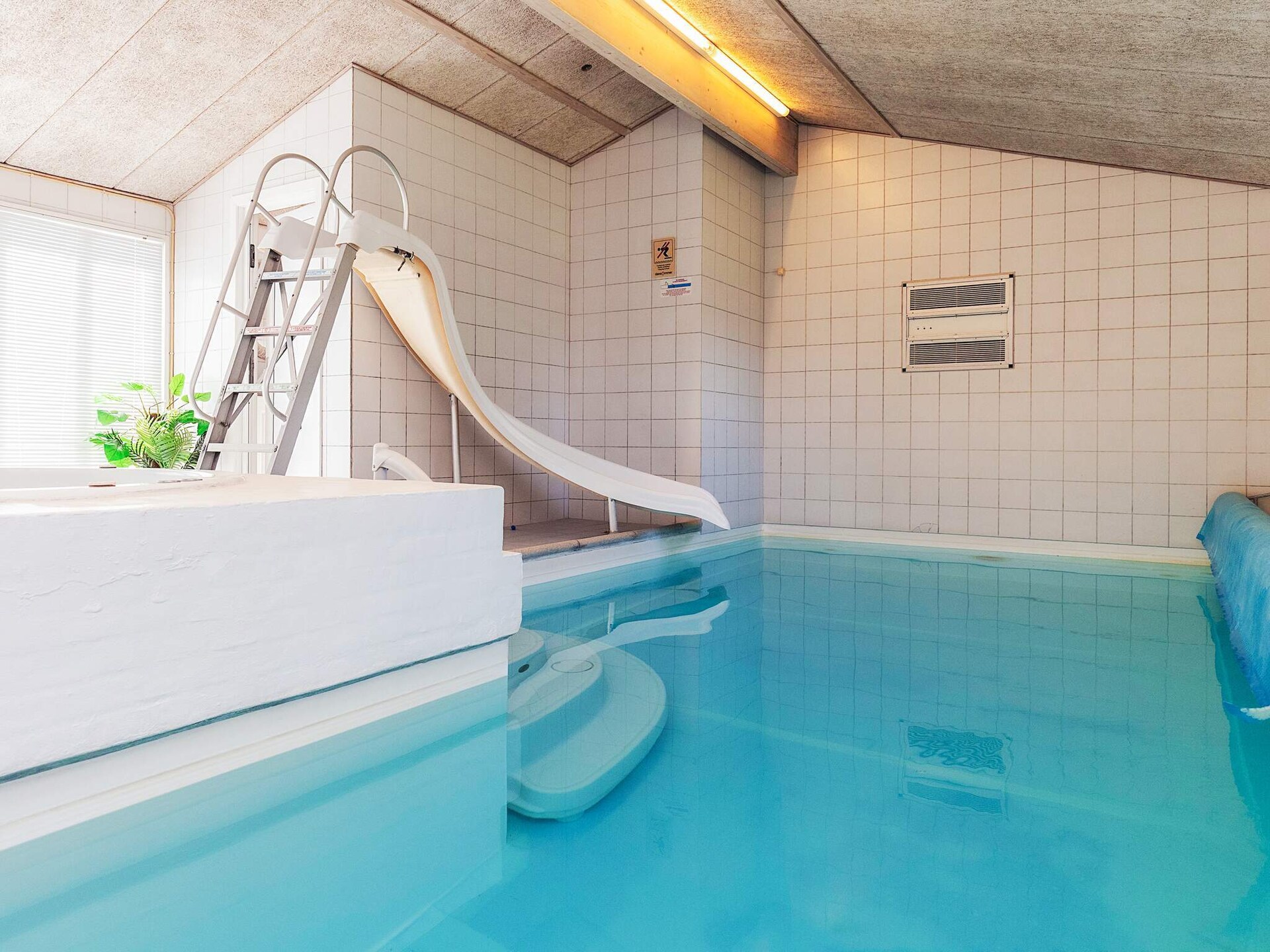 Ruim vakantiehuis met privé-zwembad, sauna en whirlpool op 1 km van strand - foto 4
