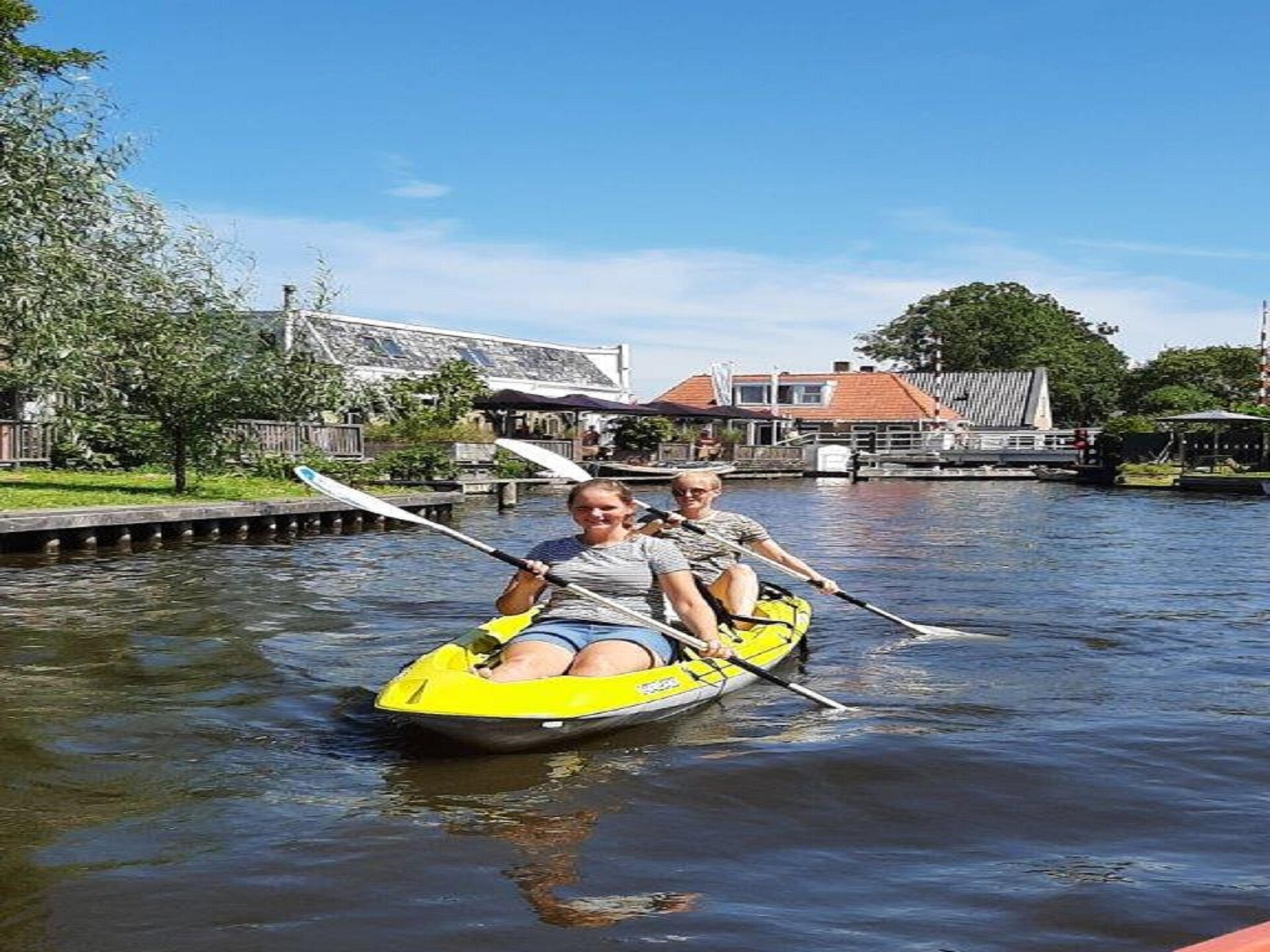 Luxe waterlodges in pittoreske jachthaven van Heeg – slapen op het water - foto 23