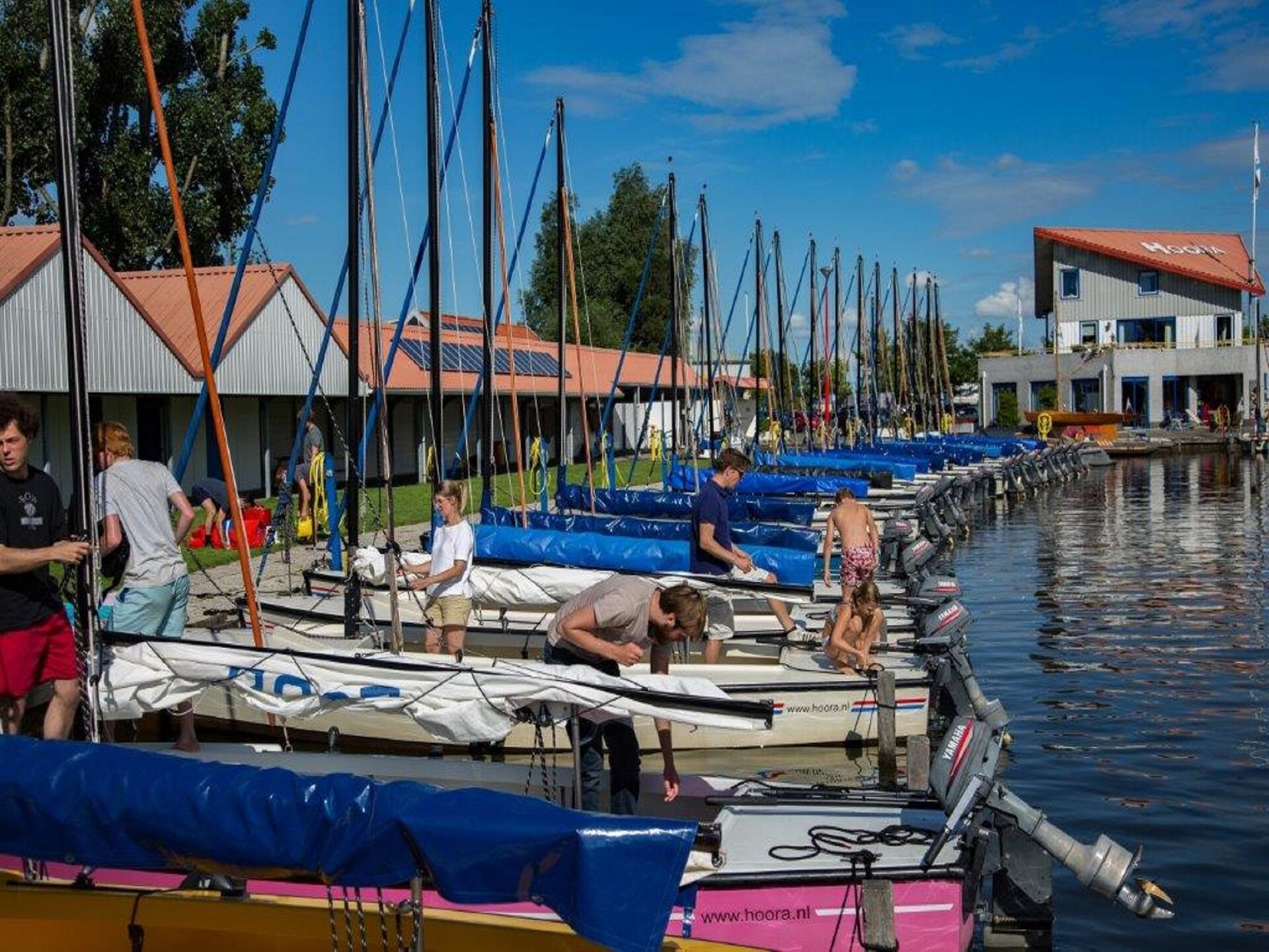 Luxe waterlodges in pittoreske jachthaven van Heeg – slapen op het water - foto 30