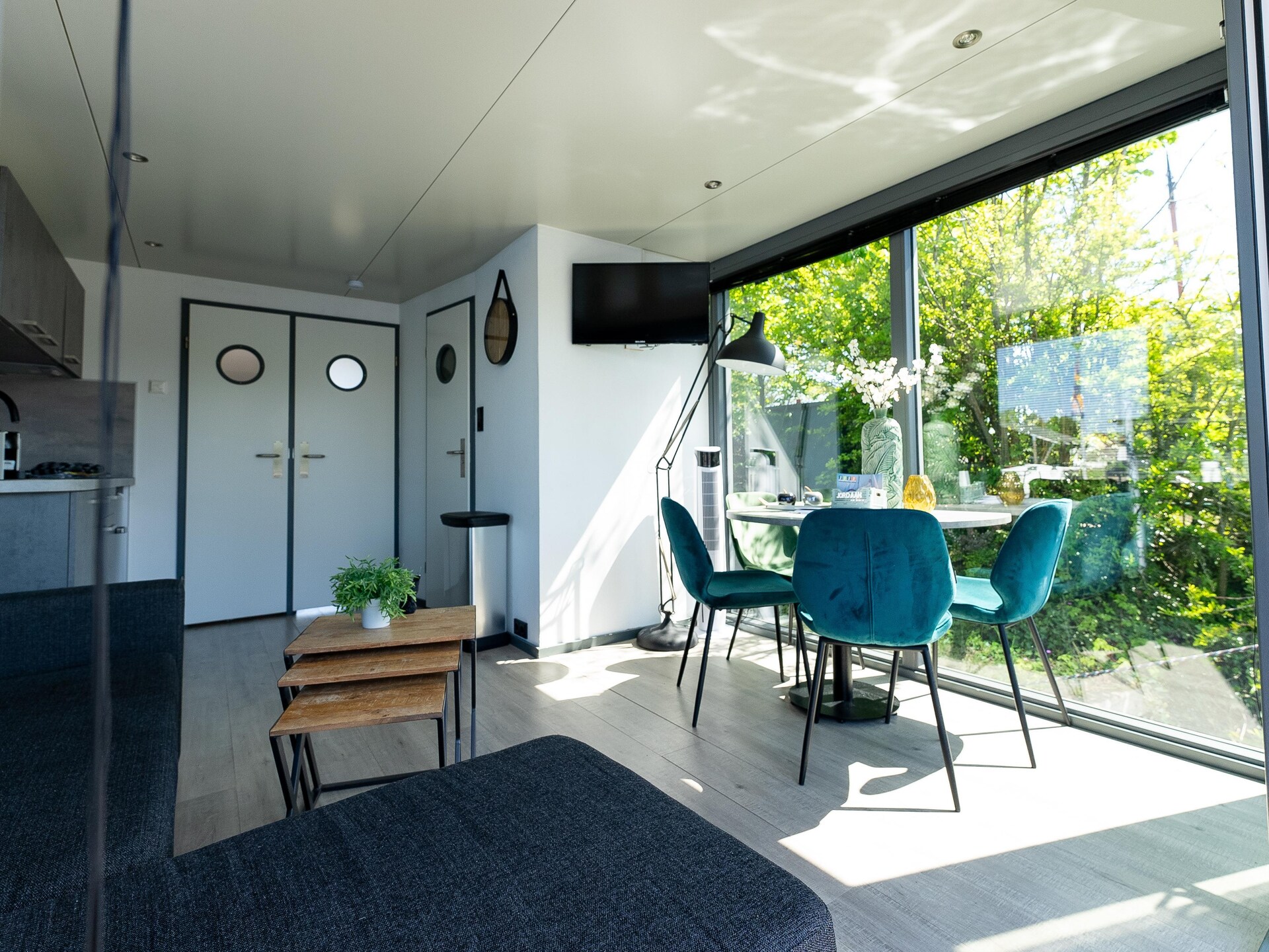 Luxe waterlodges in pittoreske jachthaven van Heeg – slapen op het water - foto 10