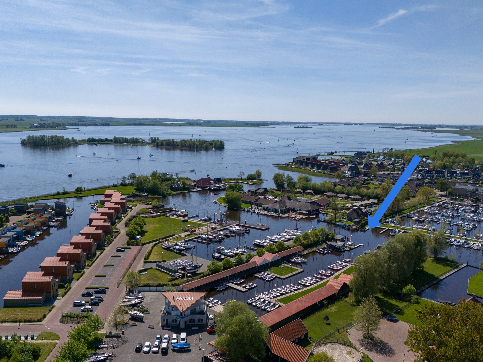 Luxe waterlodges in pittoreske jachthaven van Heeg – slapen op het water - foto 22