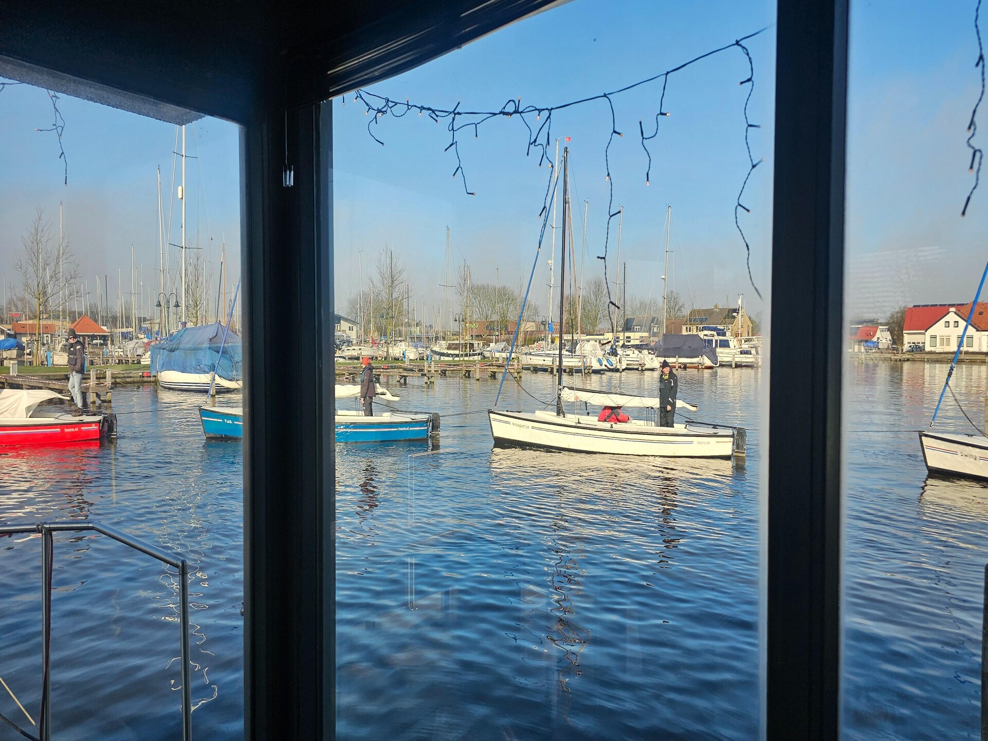 Luxe waterlodges in pittoreske jachthaven van Heeg – slapen op het water - foto 21