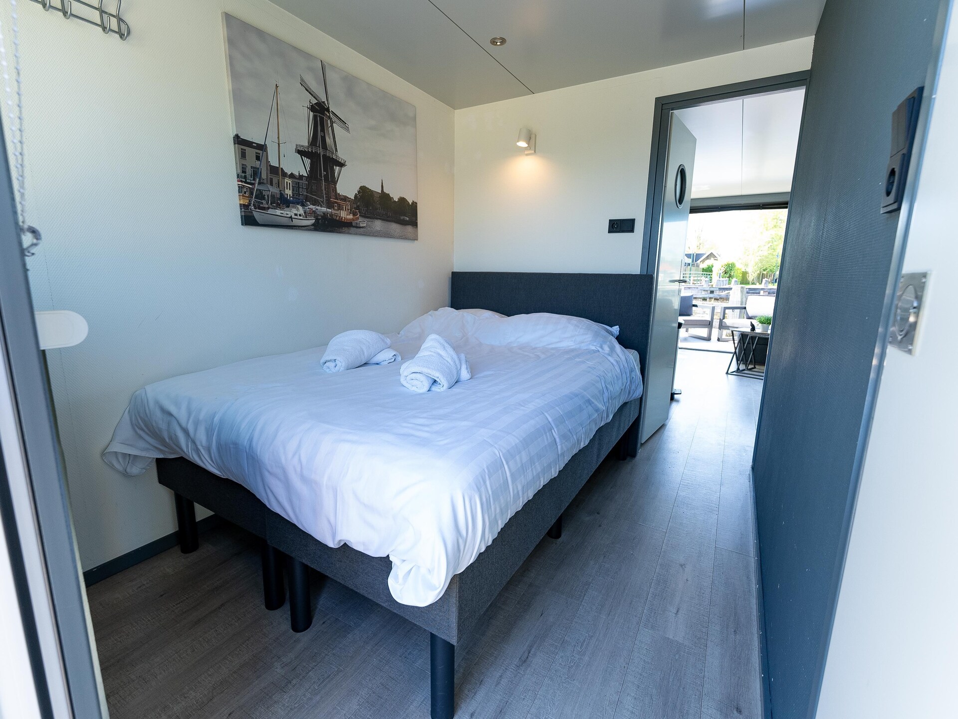 Luxe waterlodges in pittoreske jachthaven van Heeg – slapen op het water - foto 15