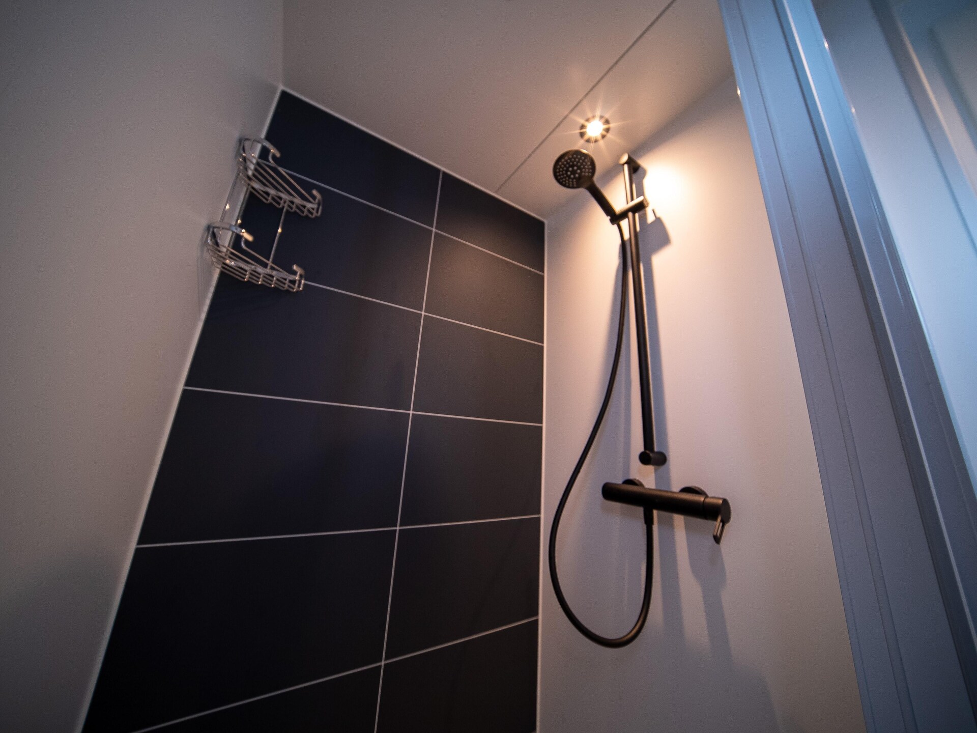 Luxe waterlodges in pittoreske jachthaven van Heeg – slapen op het water - foto 17