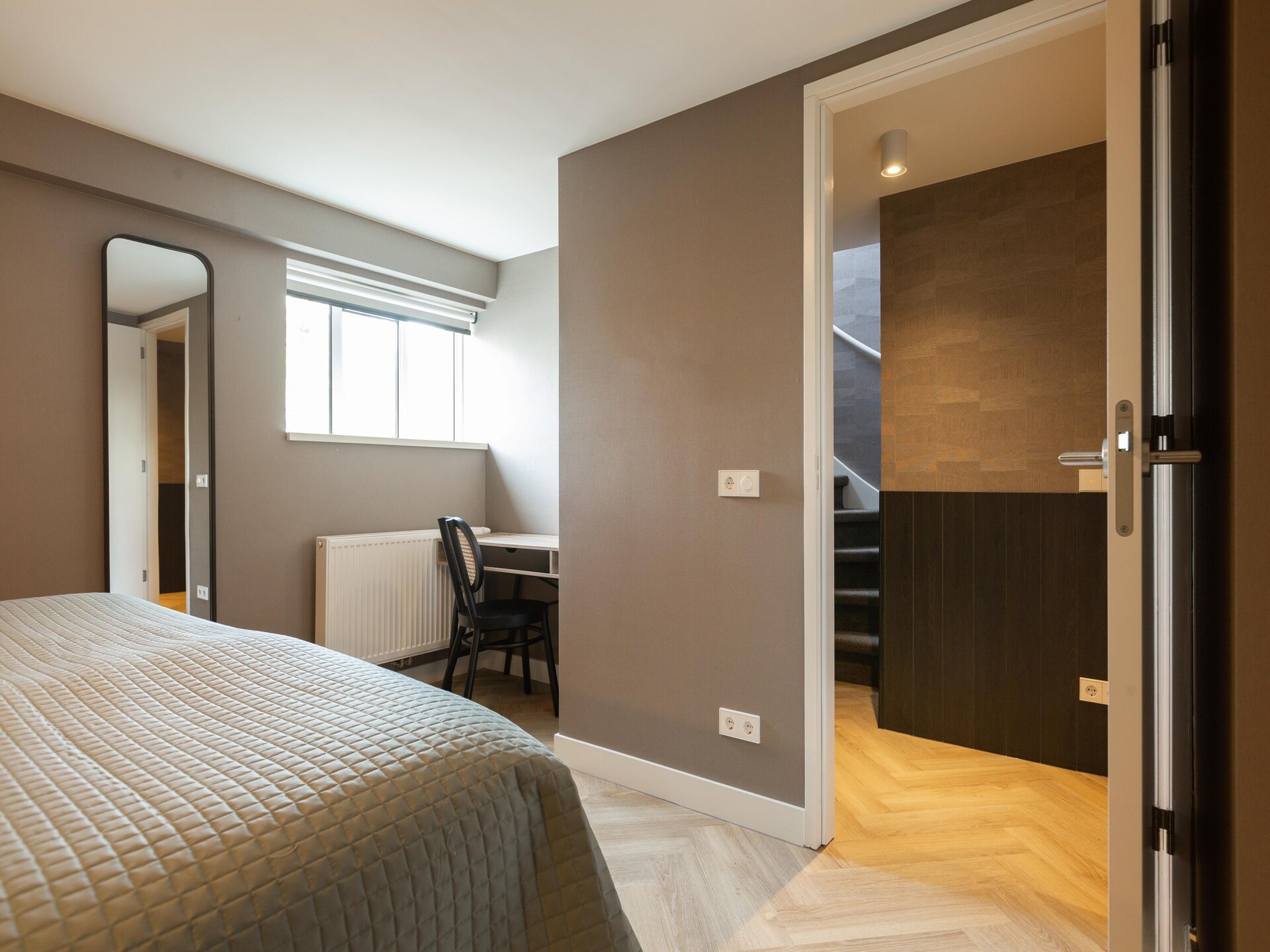 Stijlvol duplex appartement met grachtzicht in hartje Den Haag - foto 11