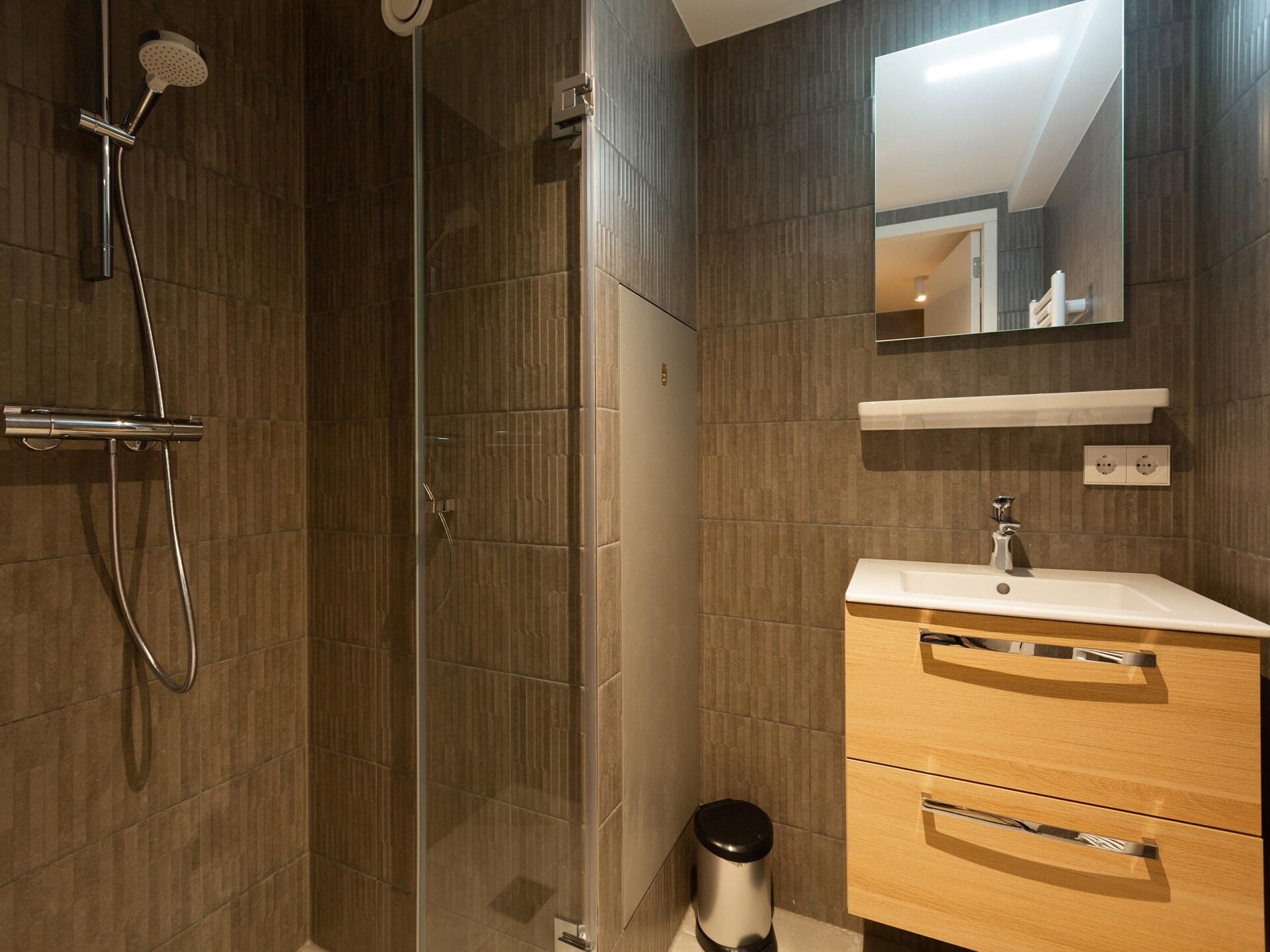 Stijlvol duplex appartement met grachtzicht in hartje Den Haag - foto 24