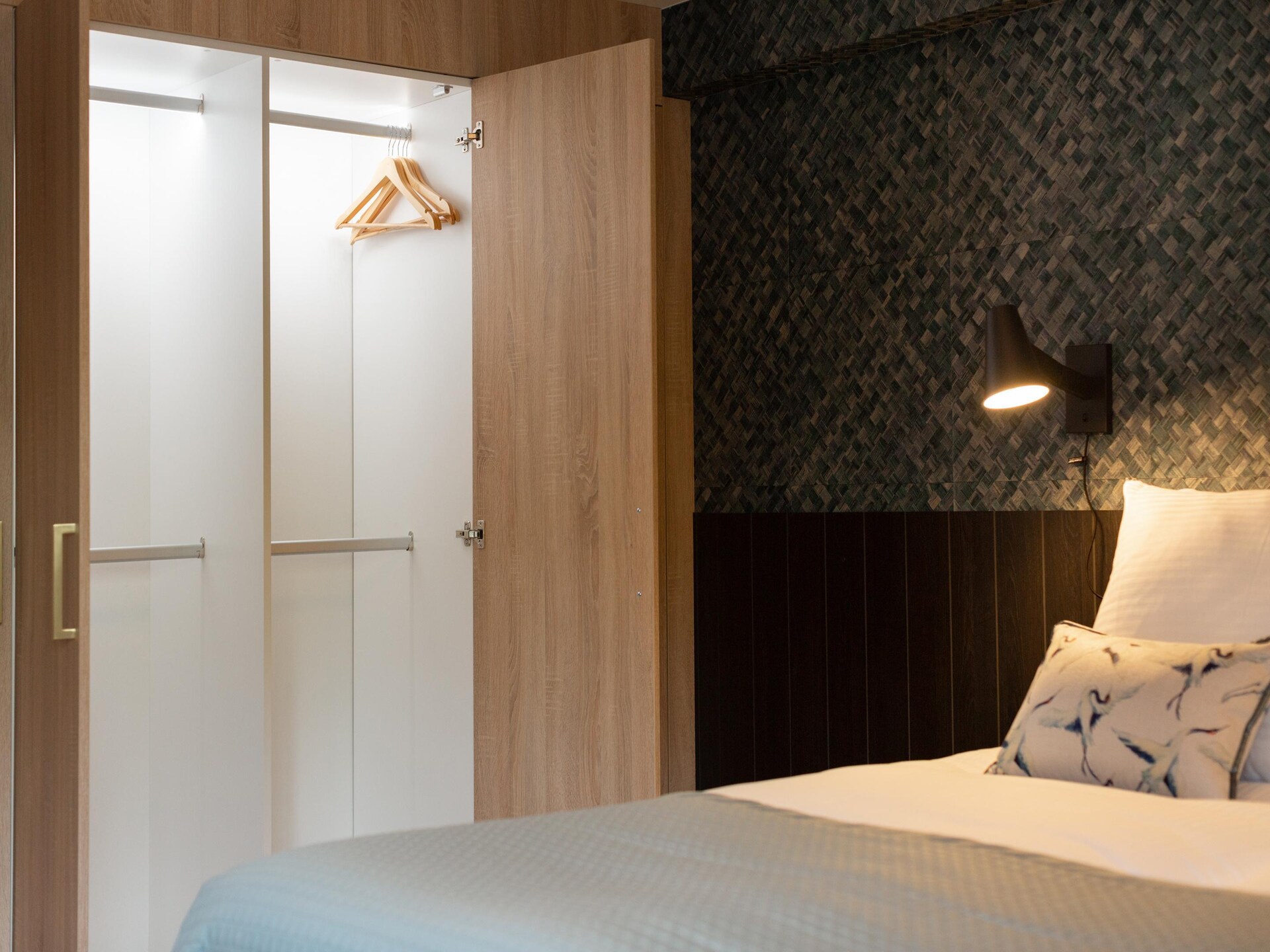Stijlvol duplex appartement met grachtzicht in hartje Den Haag - foto 23