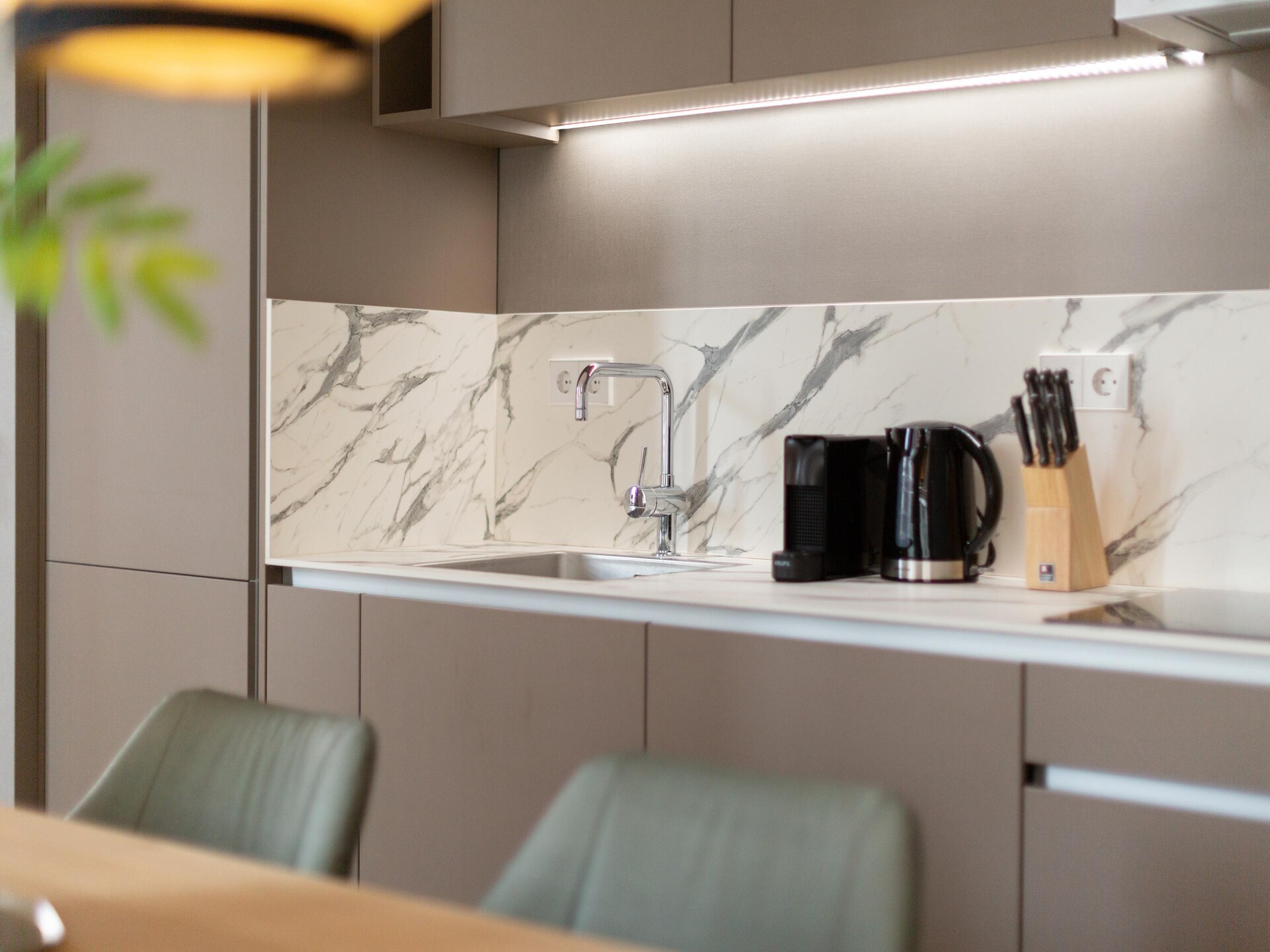 Stijlvol duplex appartement met grachtzicht in hartje Den Haag - foto 16