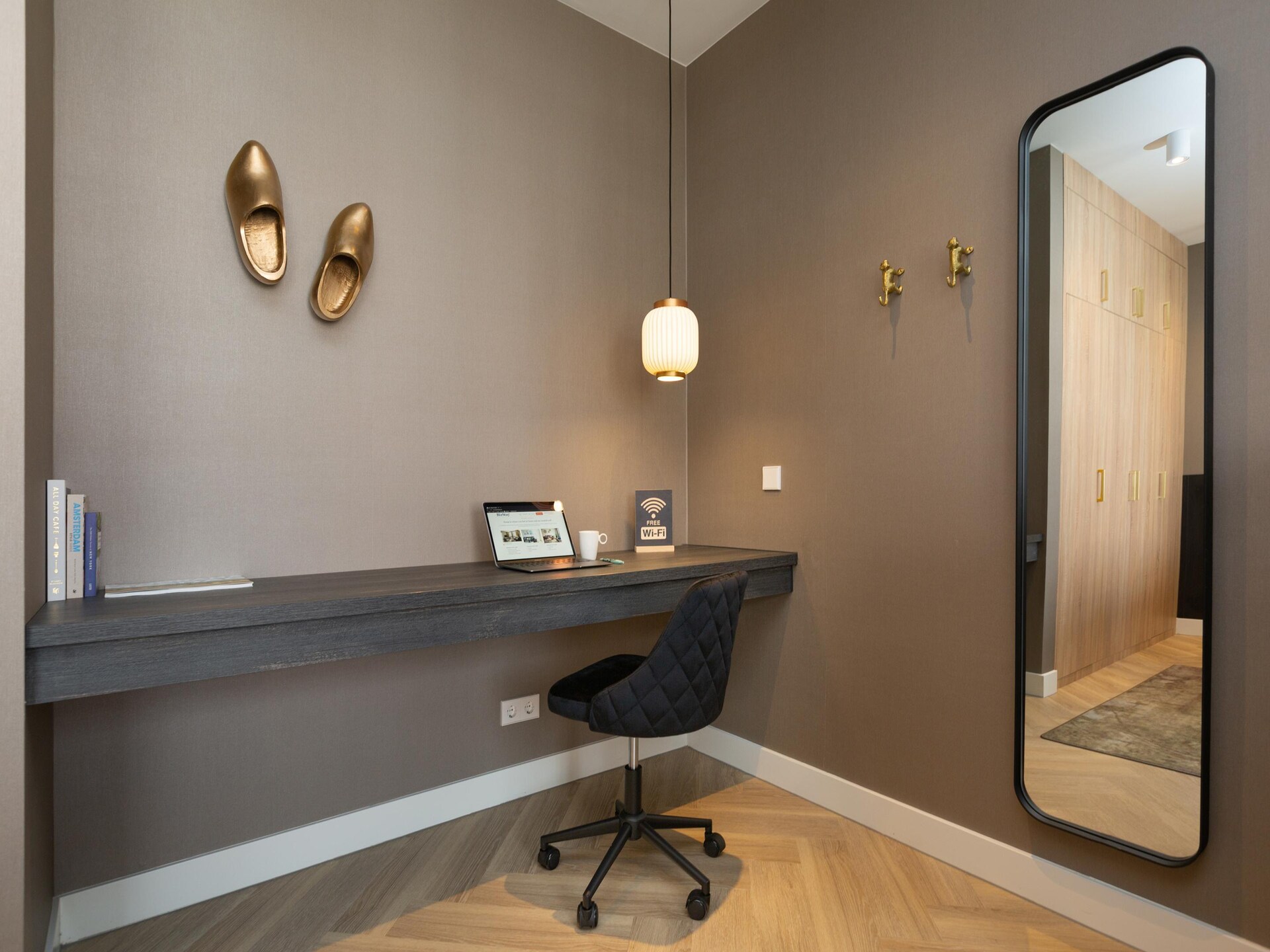 Sfeervol studio-appartement Maurits 5 in hippe Haagse wijk met grachtuitzicht - foto 15