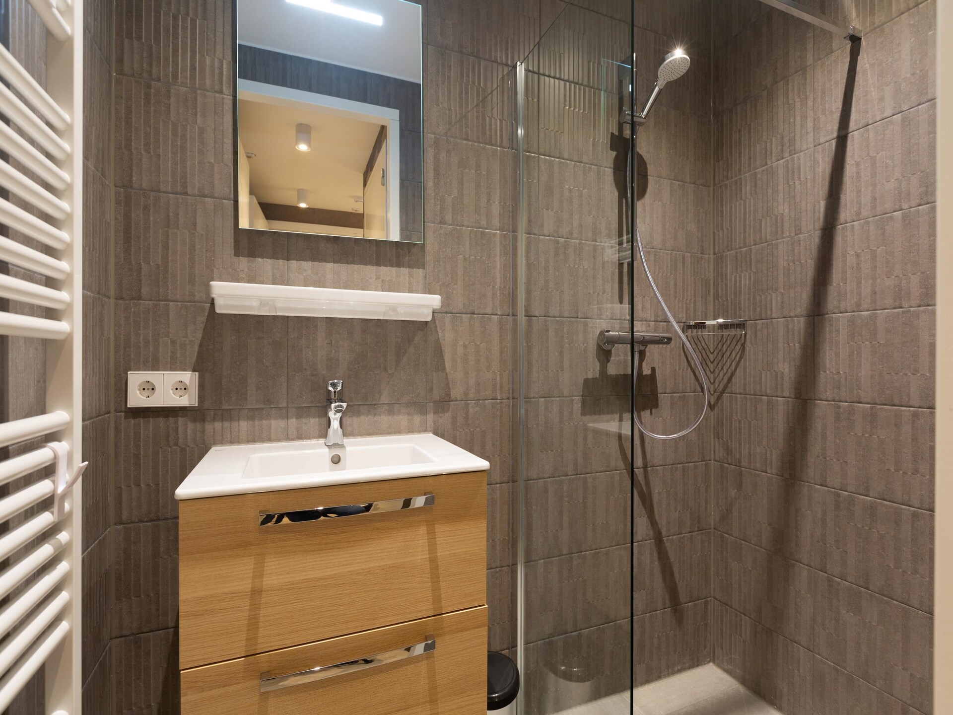 Sfeervol studio-appartement Maurits 5 in hippe Haagse wijk met grachtuitzicht - foto 16