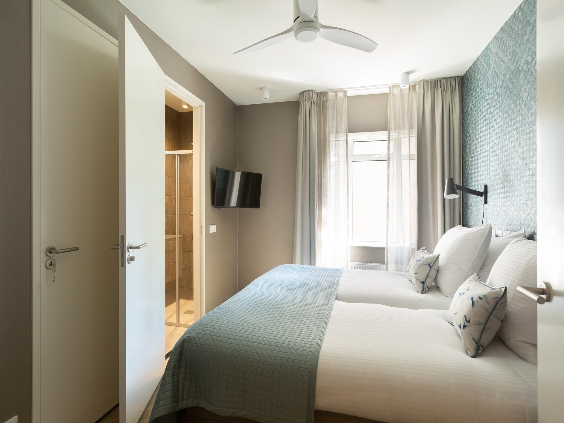 Stijlvol appartement met grachtenuitzicht in levendige Haagse wijk - foto 20