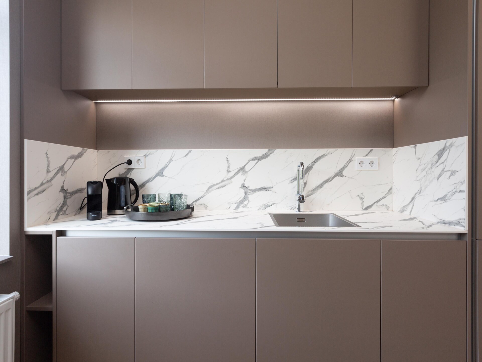 Stijlvol appartement met grachtenuitzicht in levendige Haagse wijk - foto 10