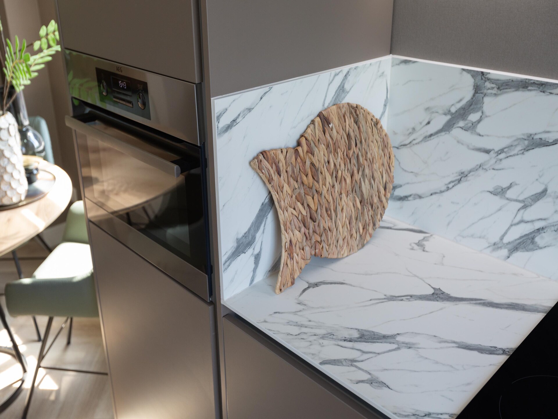 Stijlvol appartement met grachtenuitzicht in levendige Haagse wijk - foto 37