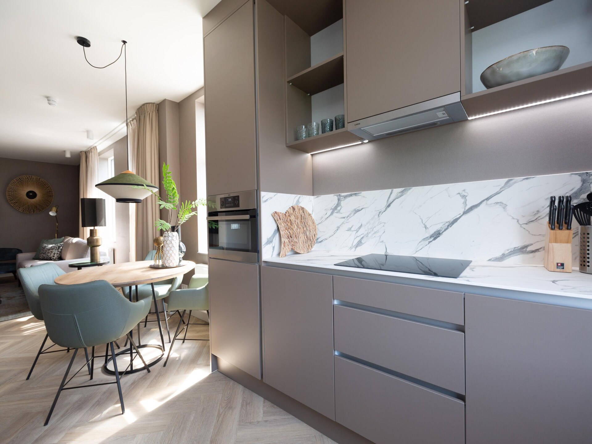 Stijlvol appartement met grachtenuitzicht in levendige Haagse wijk - foto 15