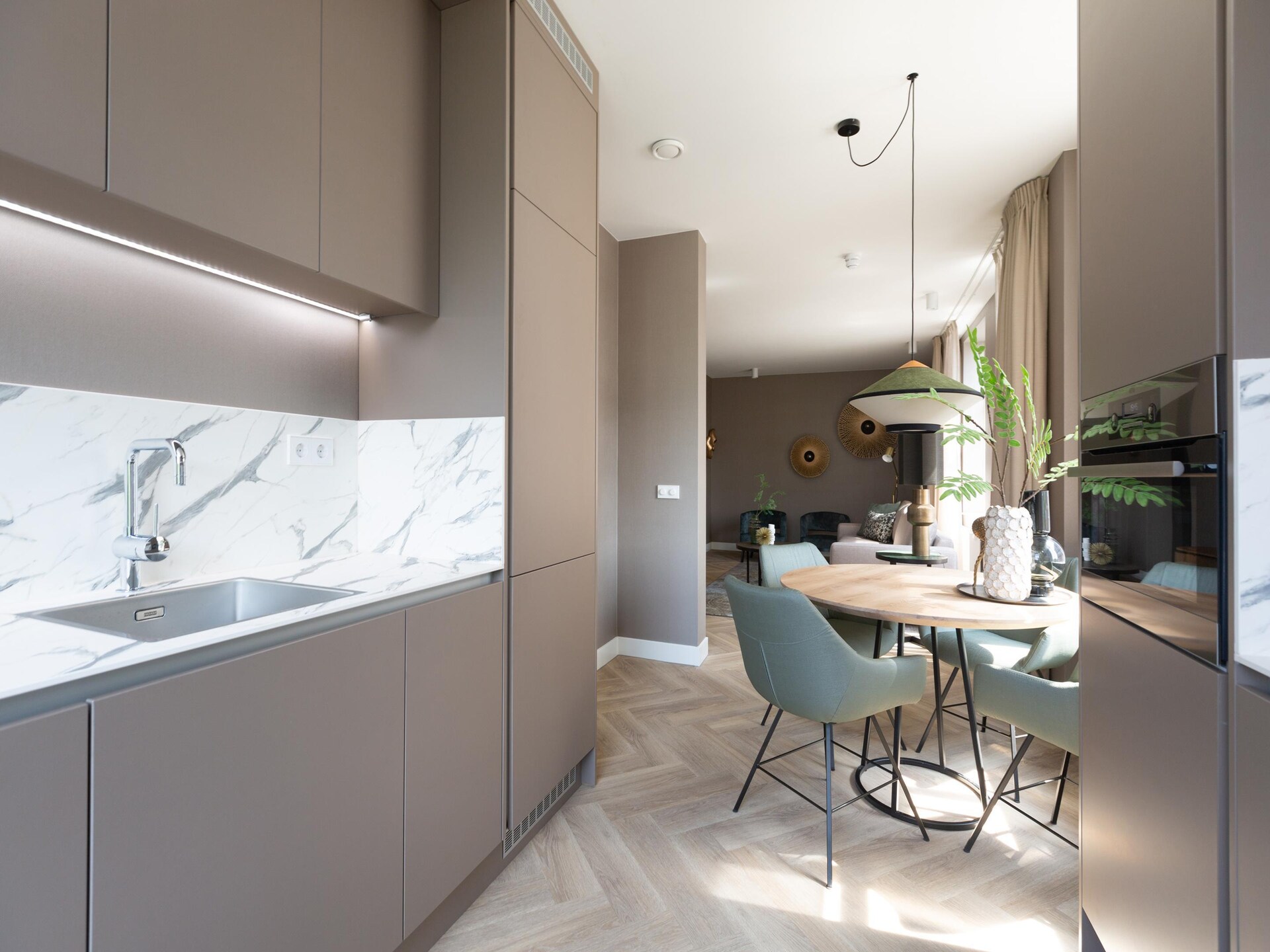 Stijlvol appartement met grachtenuitzicht in levendige Haagse wijk - foto 19
