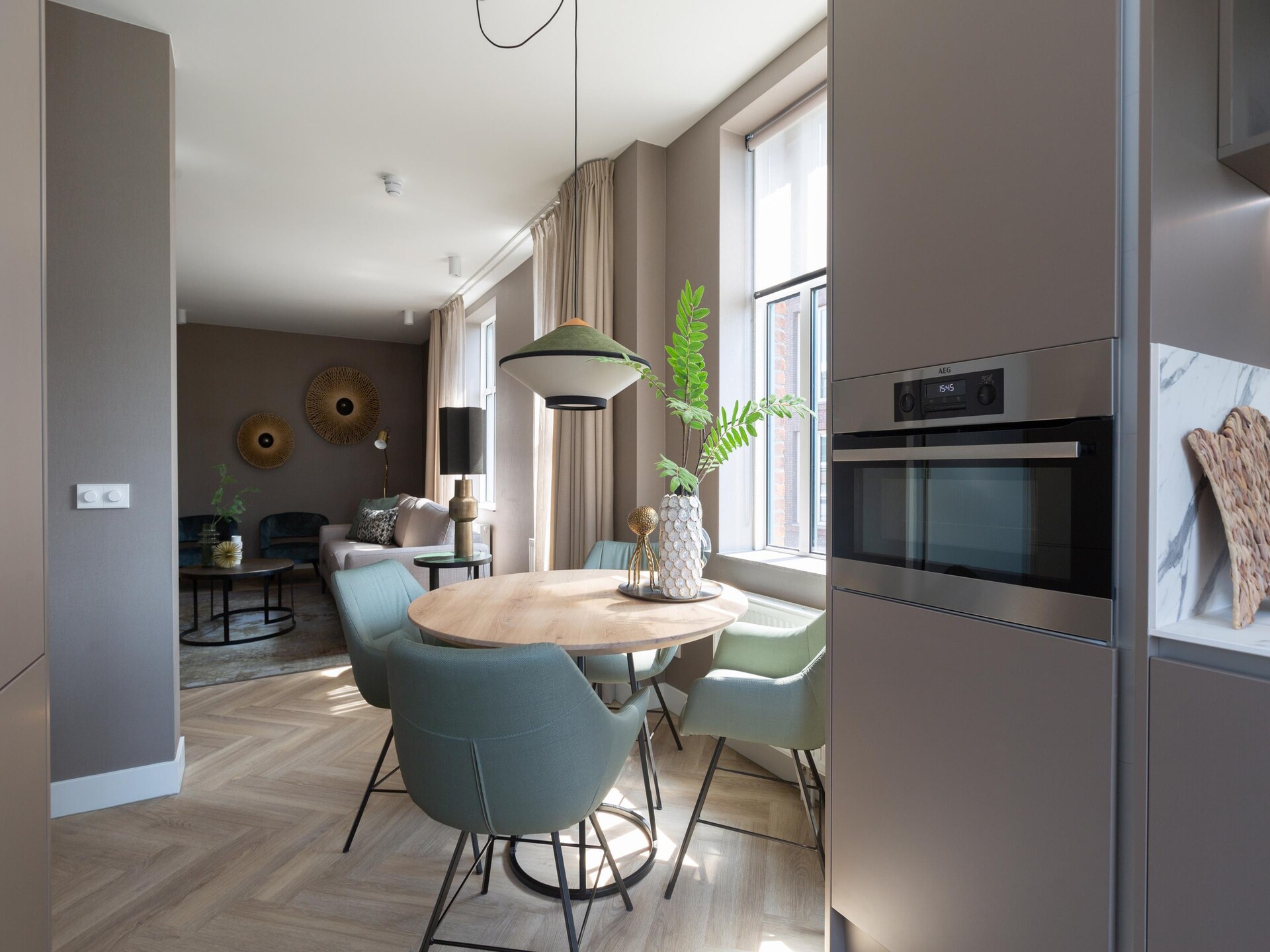 Stijlvol appartement met grachtenuitzicht in levendige Haagse wijk - foto 9