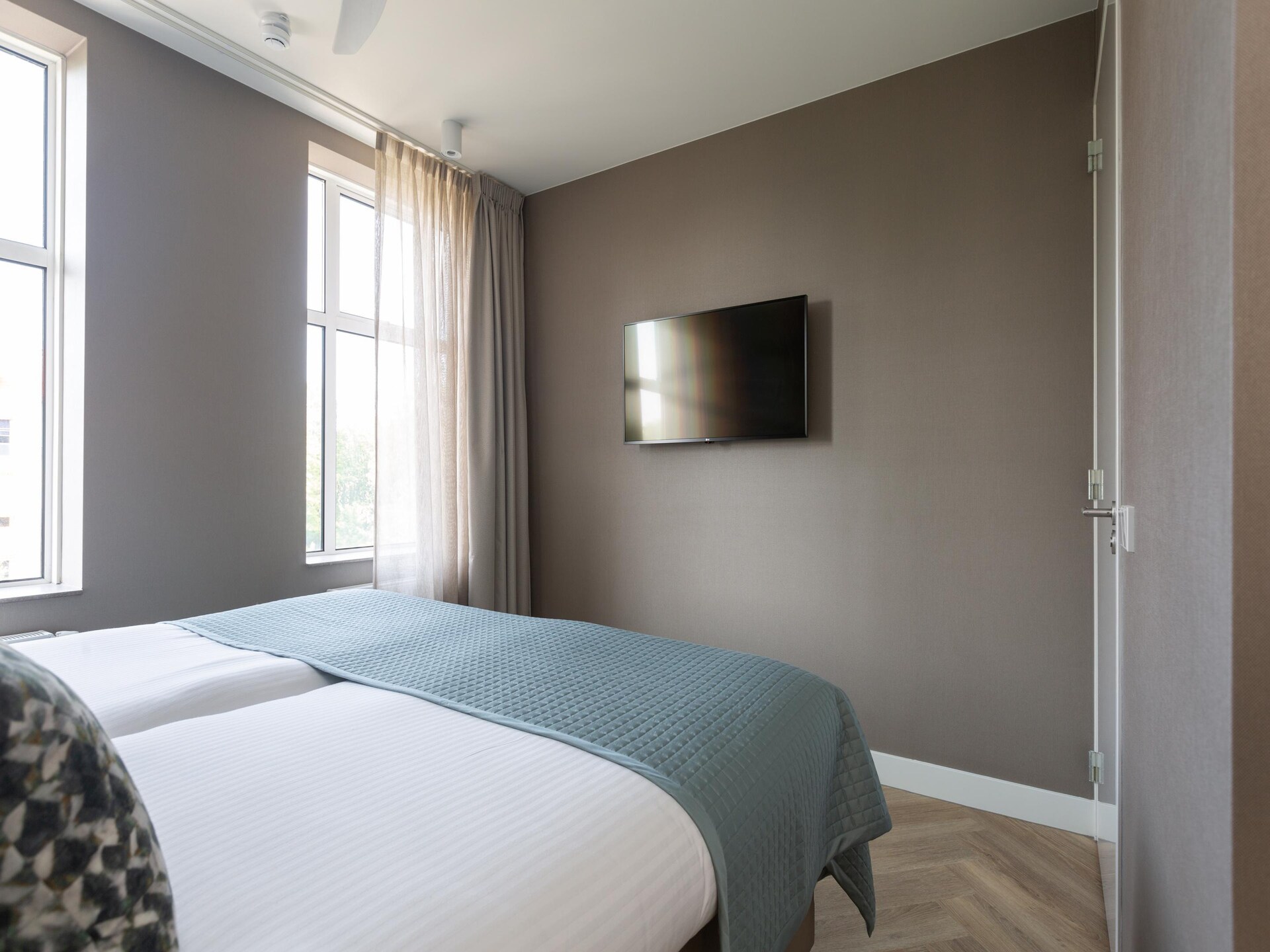 Stijlvol appartement met grachtenuitzicht in levendige Haagse wijk - foto 23