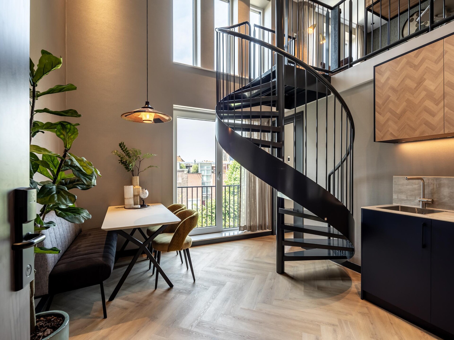 Stijlvol split-level appartement met uitzicht op Delfts historische kerken - foto 7