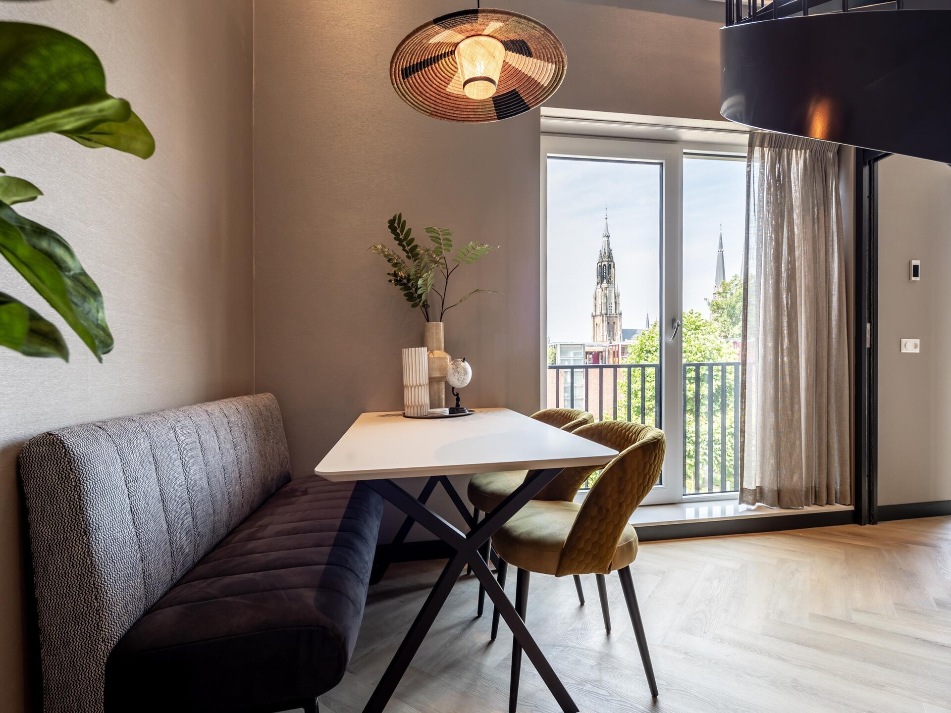 Stijlvol split-level appartement met uitzicht op Delfts historische kerken - foto 8