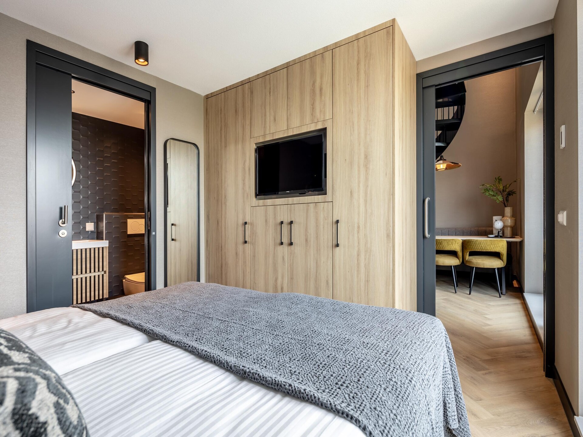 Stijlvol split-level appartement met uitzicht op Delfts historische kerken - foto 21