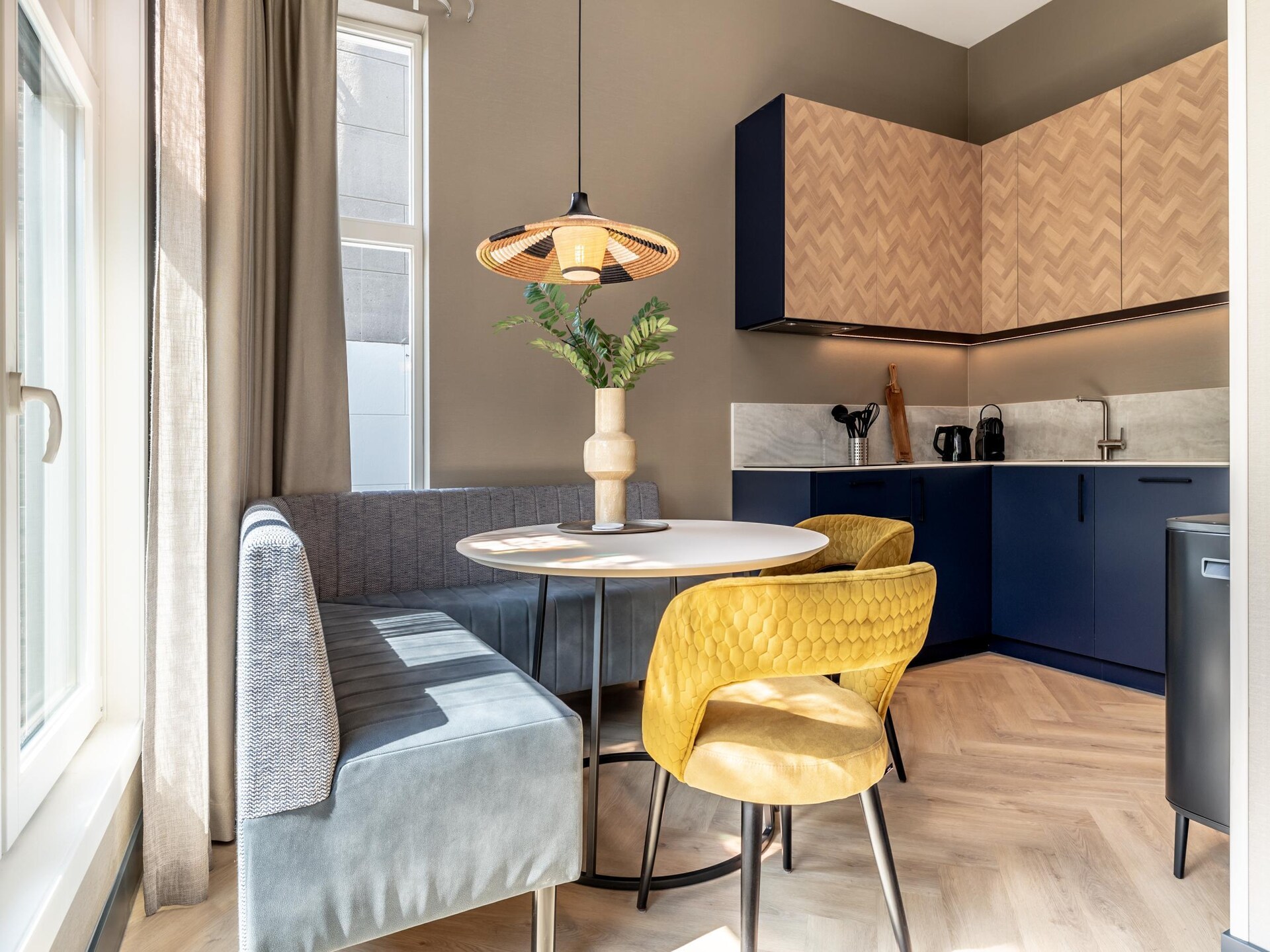 Sfeervol appartement aan Delftse gracht met karakteristieke erker - foto 11