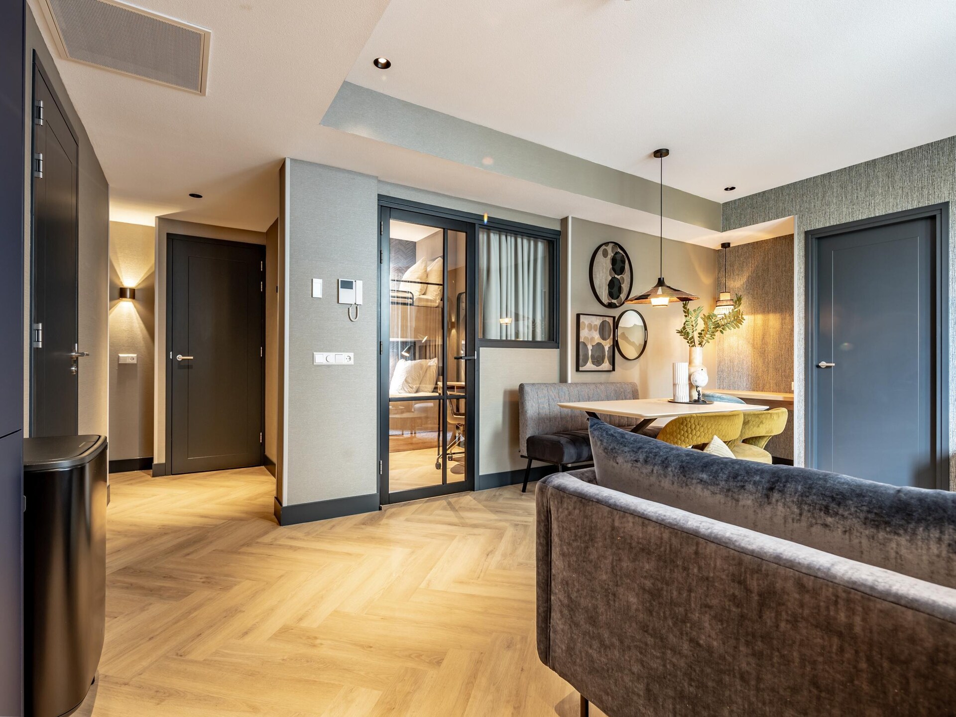 Stijlvol gezinsappartement in hartje Delft met tuin en airco - foto 14
