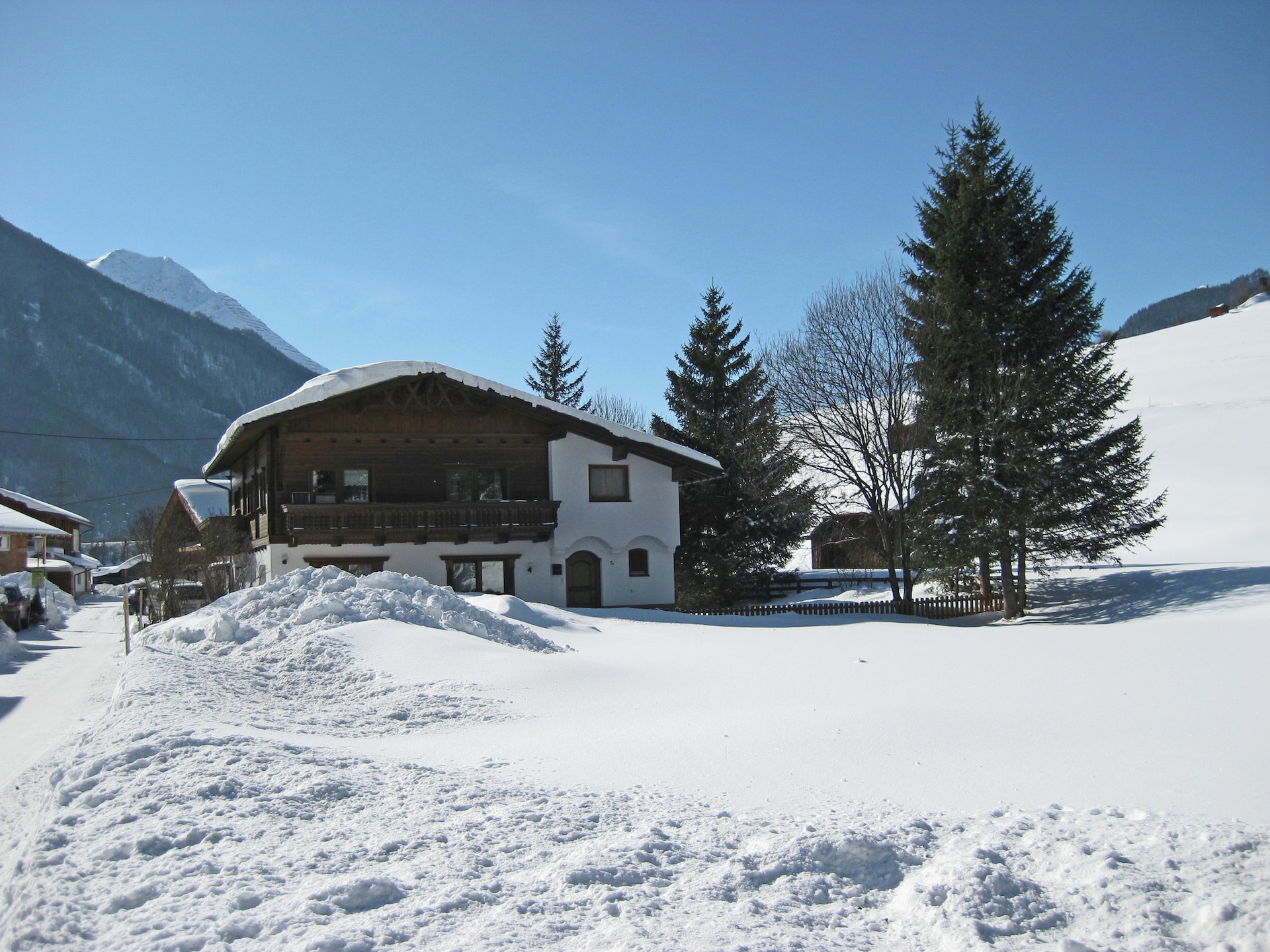 Op 1,0 km van centrum: Ruim appartement aan de piste in Pettneu - foto 28