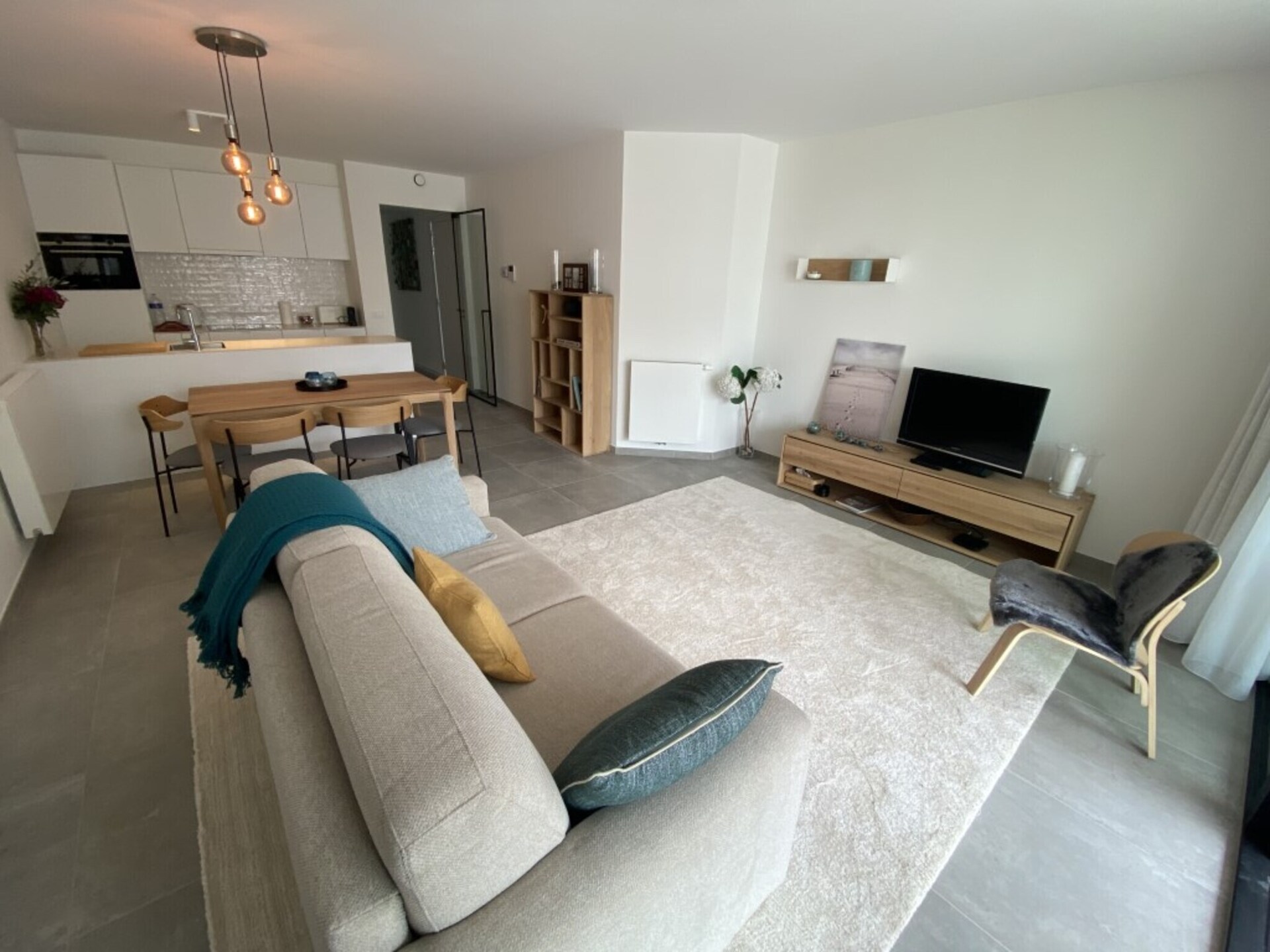 Licht appartement met 2 badkamers, terras en privéparking nabij het meer - foto 6